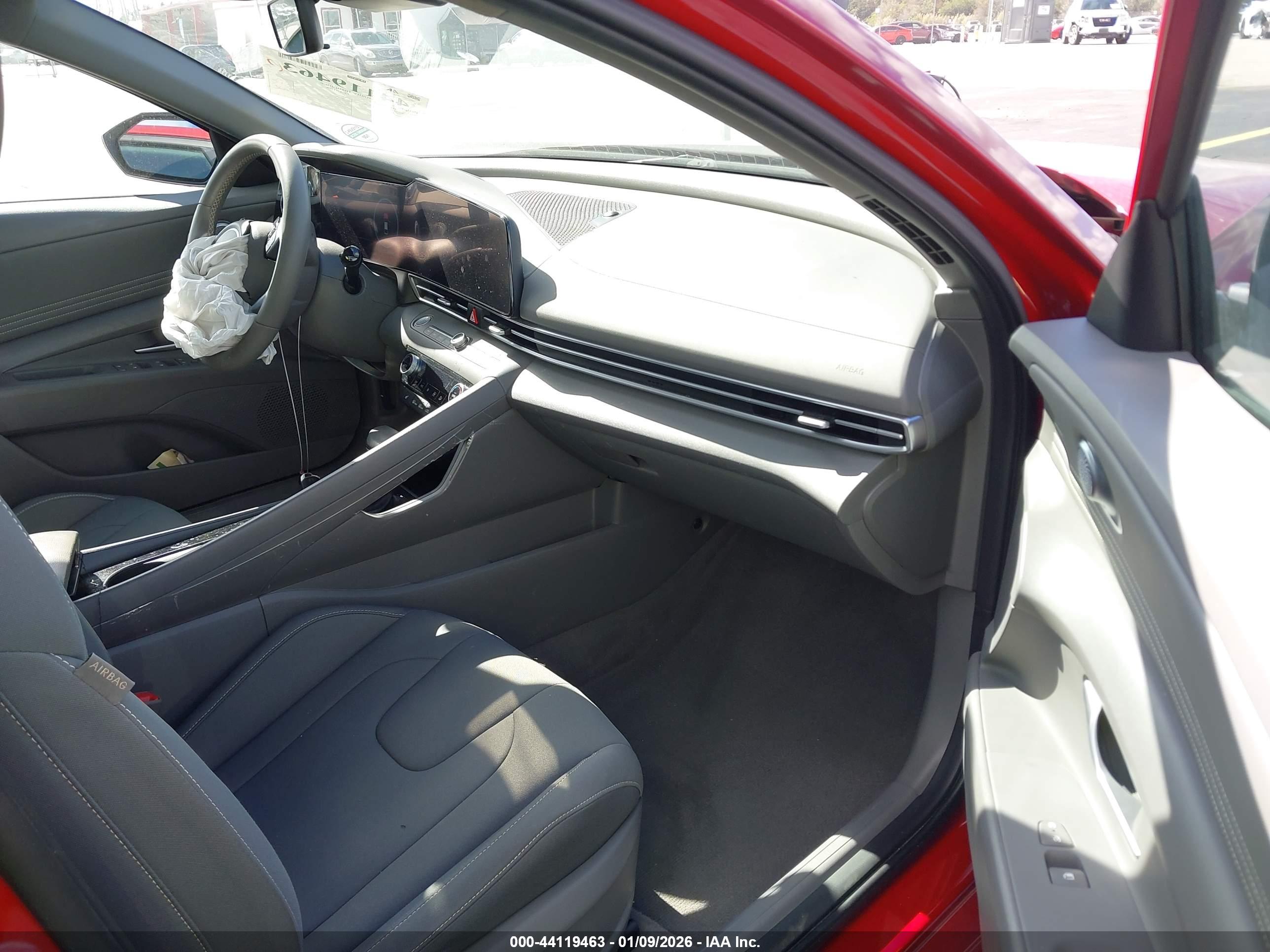 HYUNDAI ELANTRA image 5