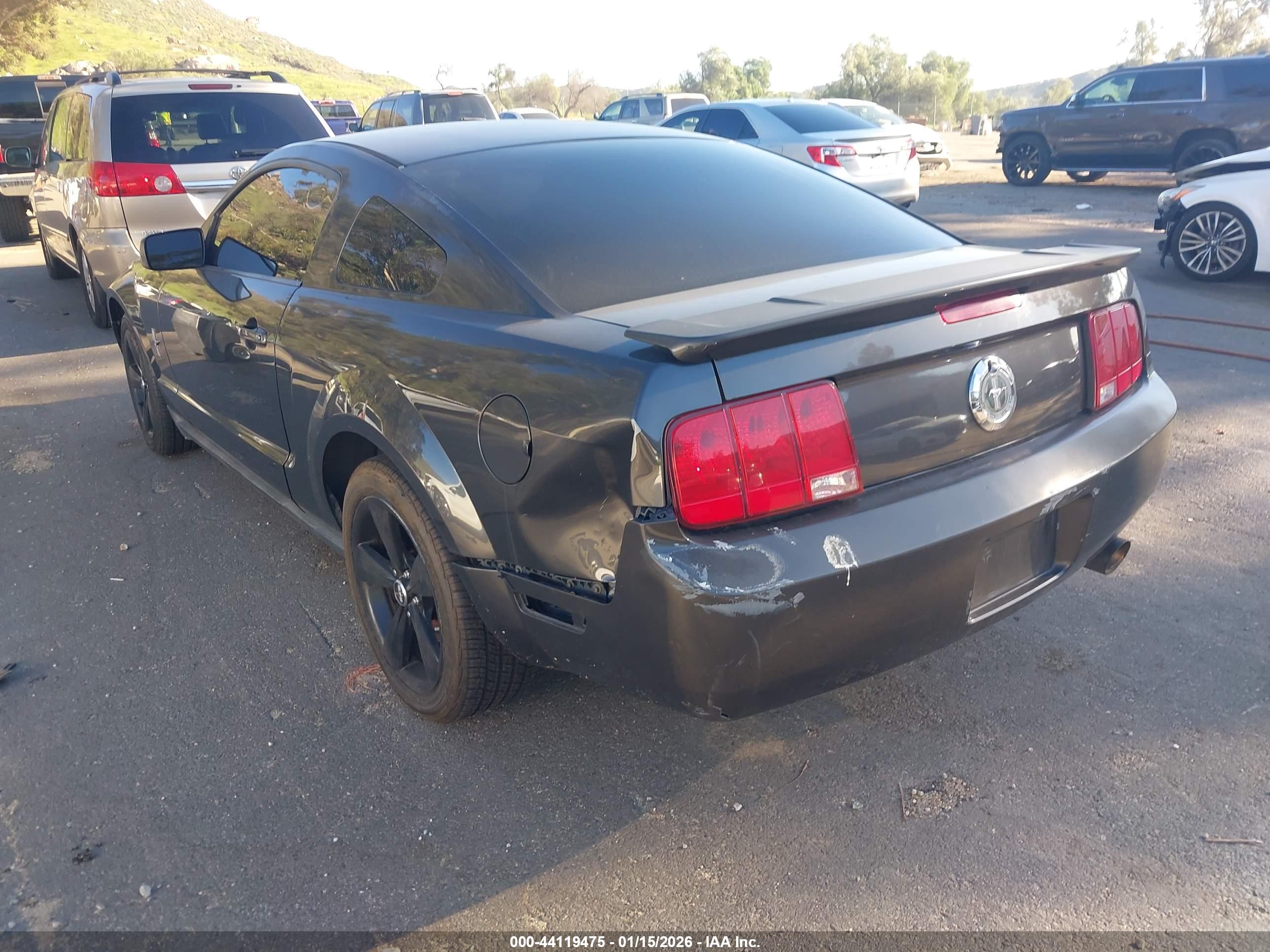 FORD MUSTANG image 3