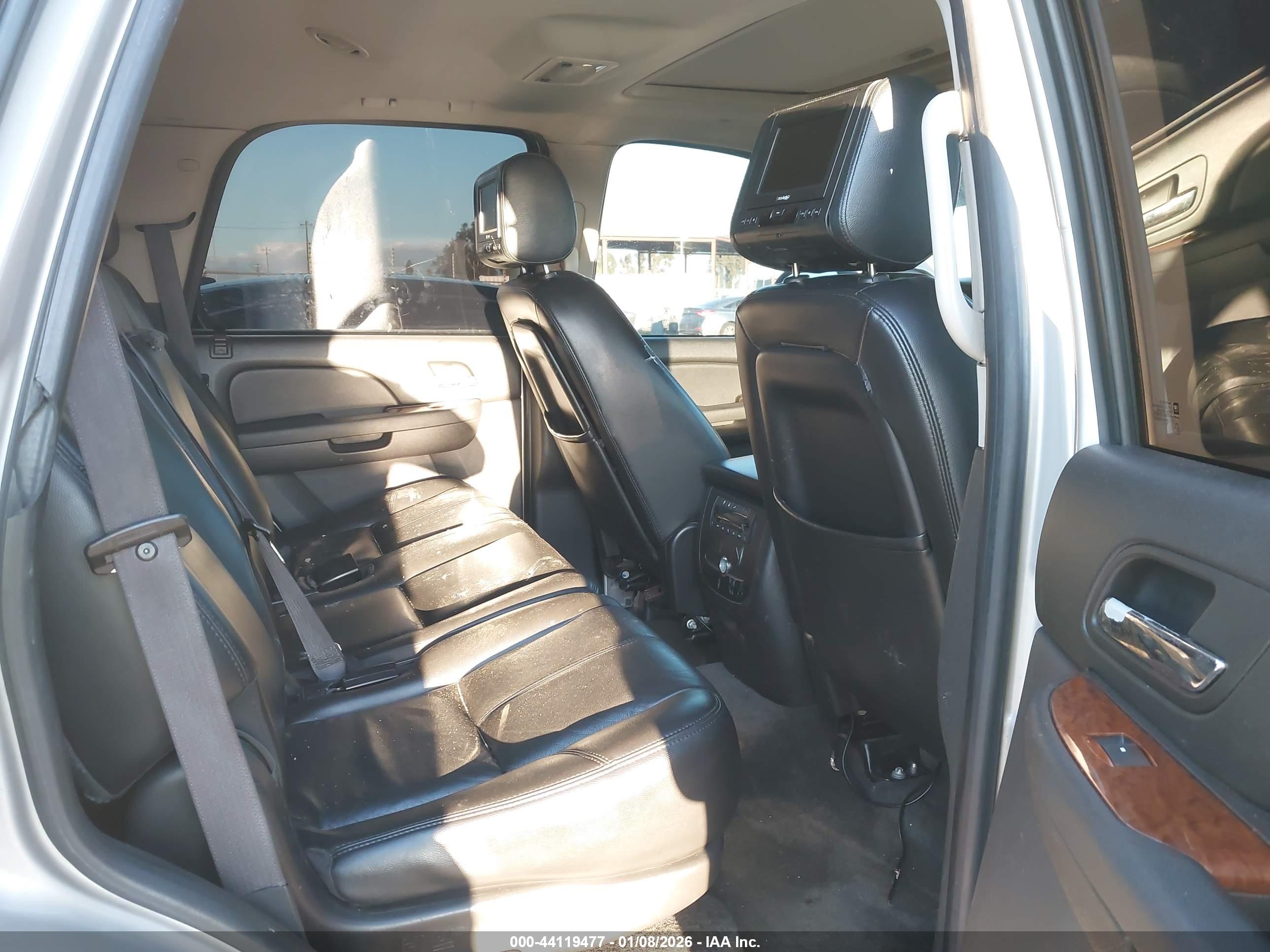 GMC YUKON image 8