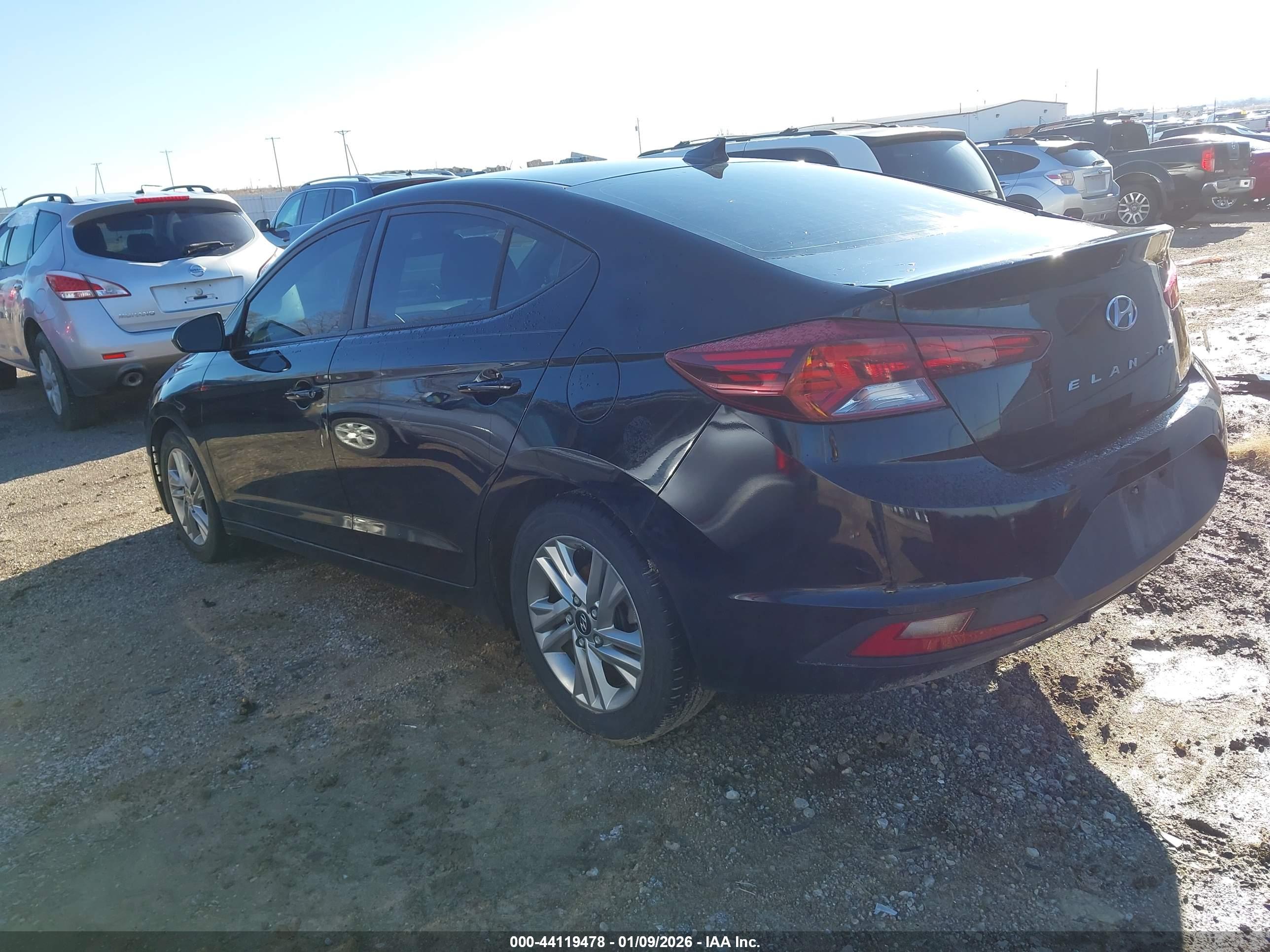 HYUNDAI ELANTRA image 3