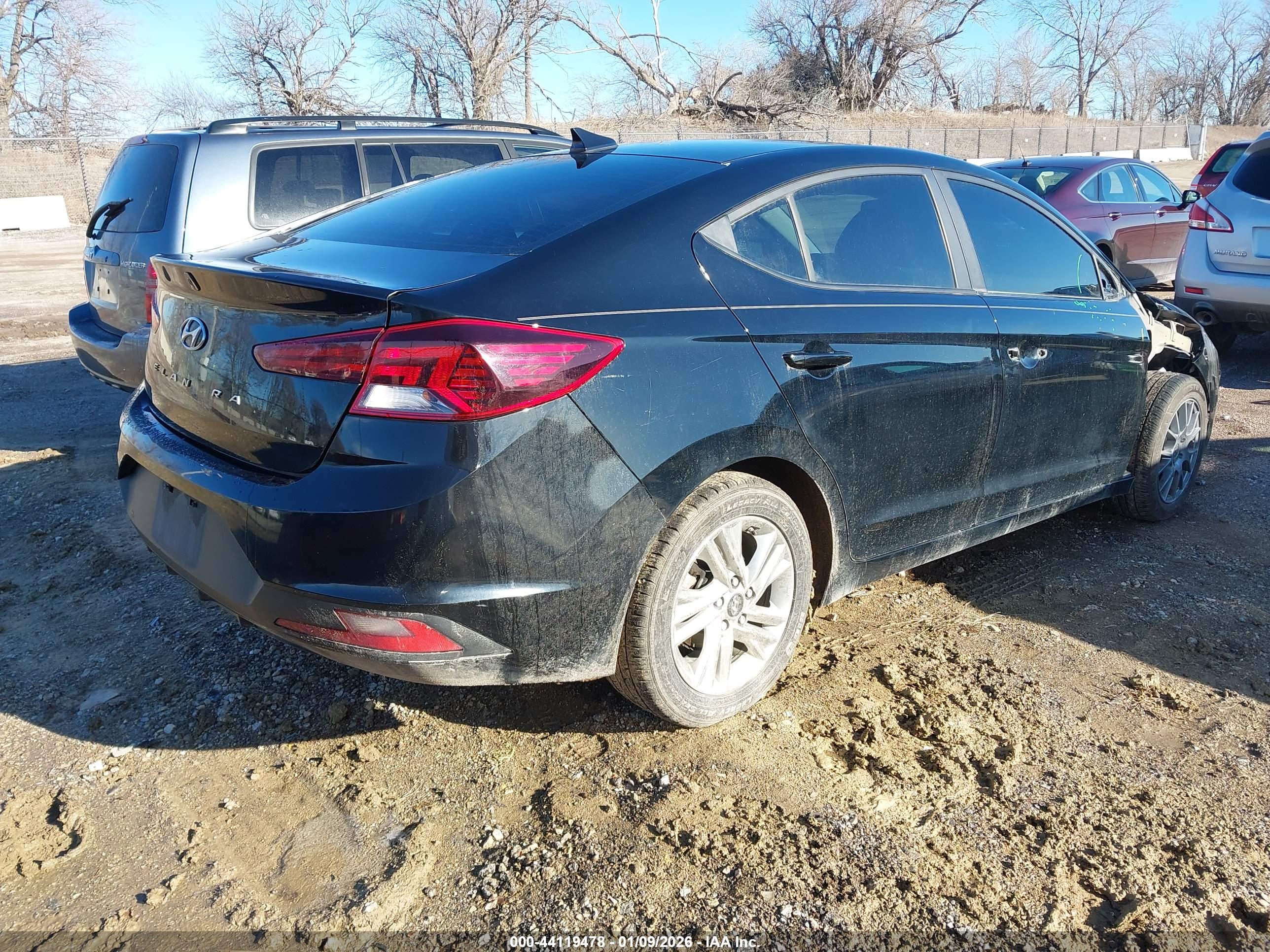 HYUNDAI ELANTRA image 4