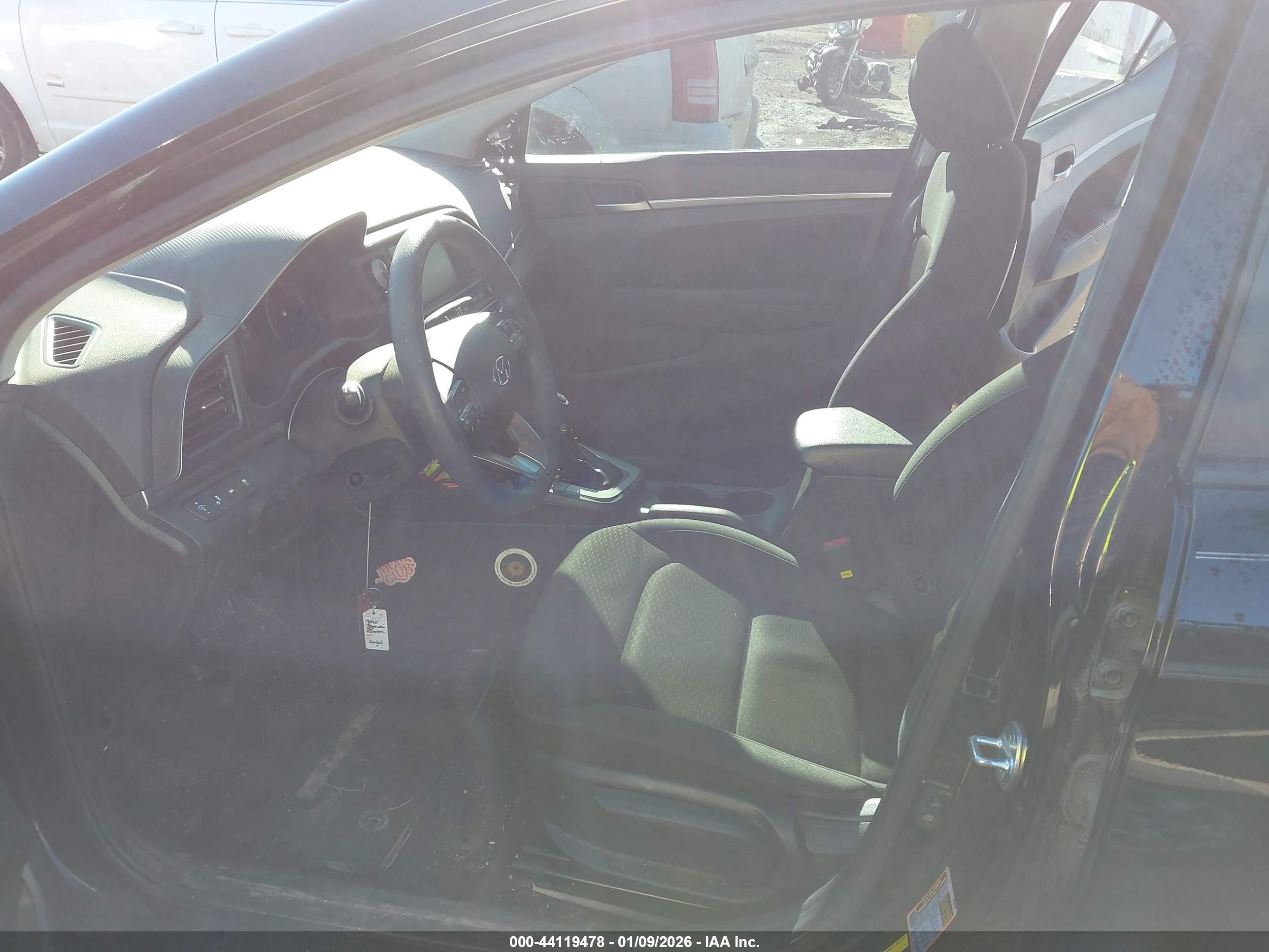 HYUNDAI ELANTRA image 5
