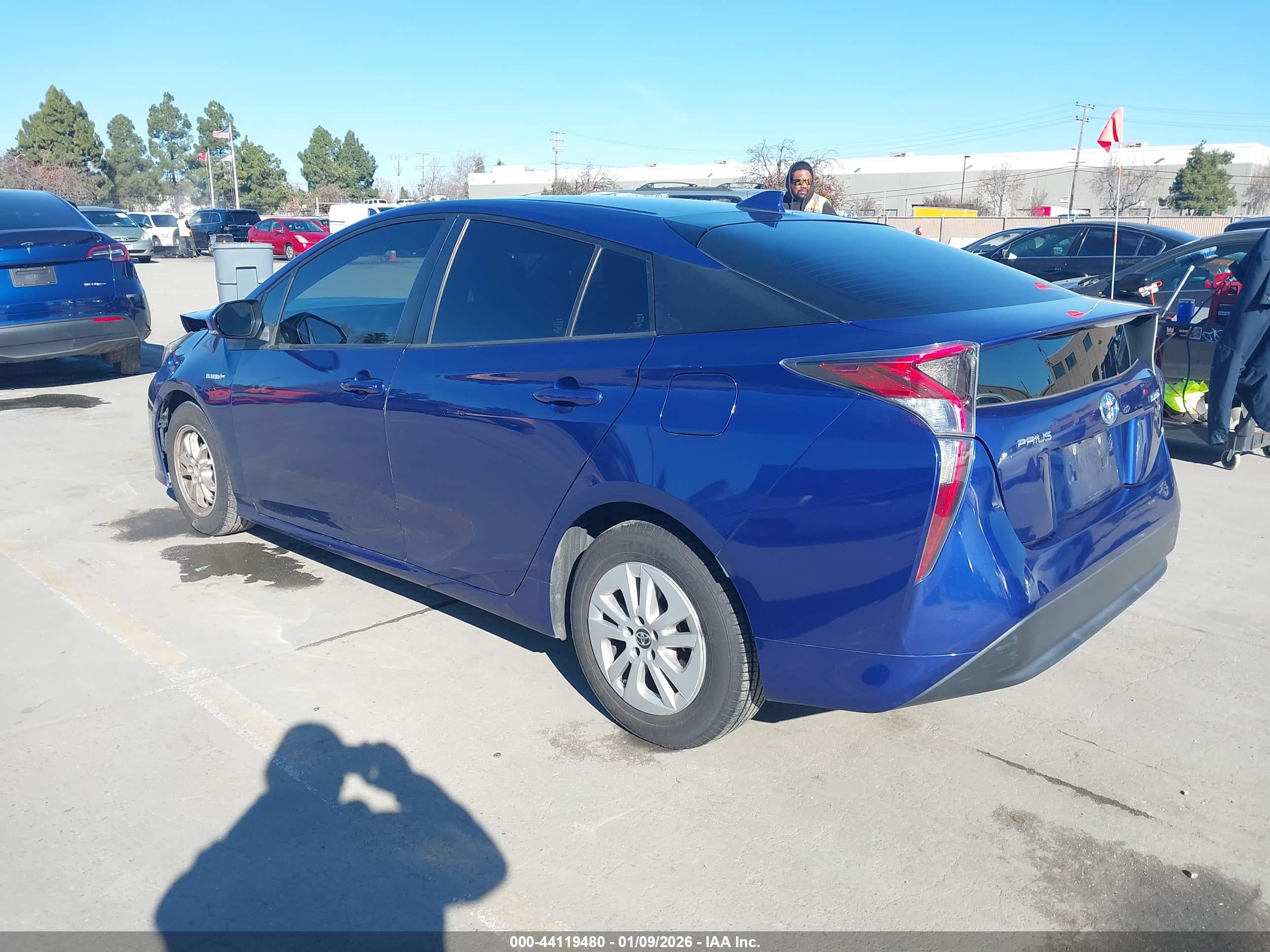 TOYOTA PRIUS image 3