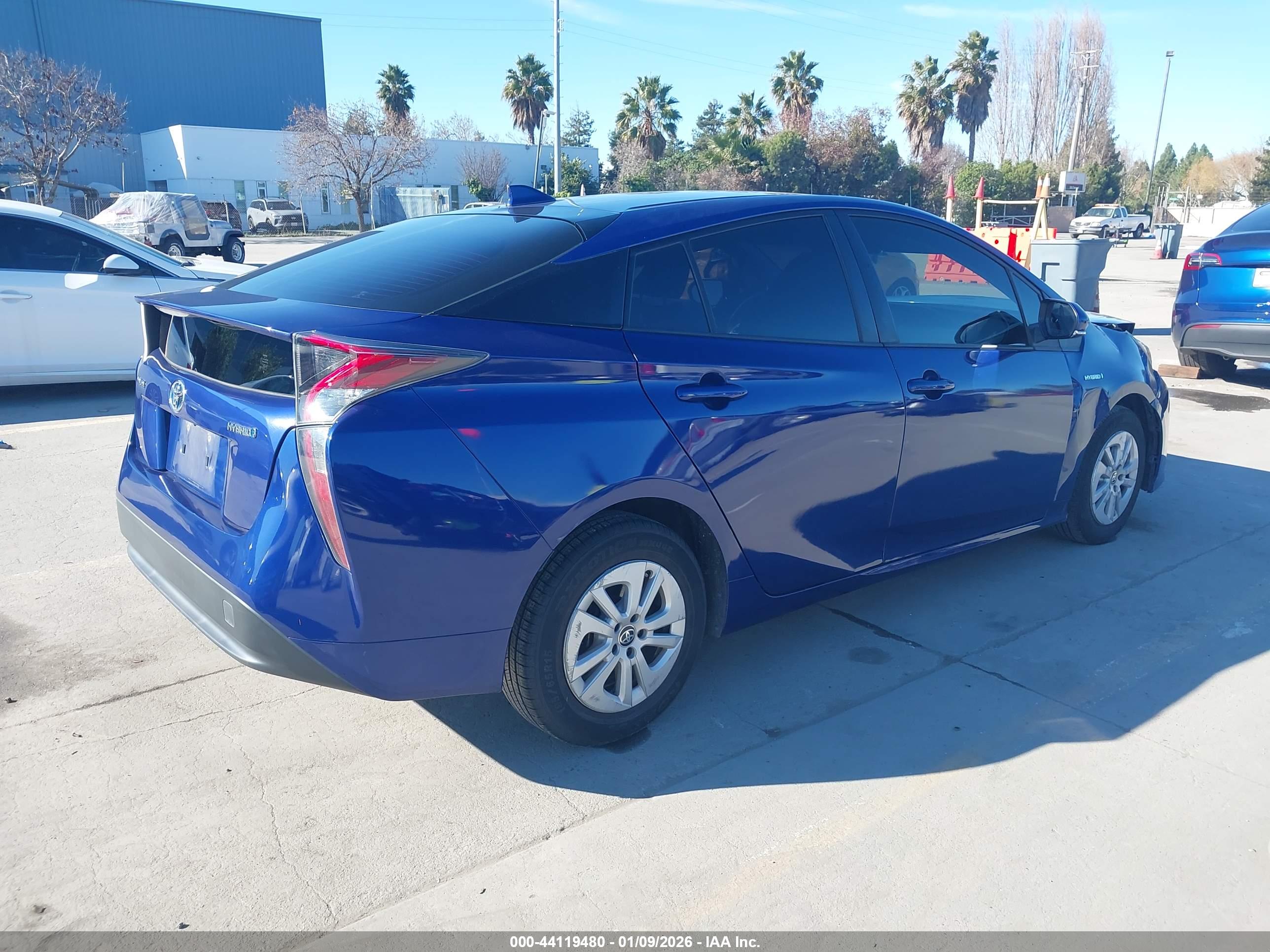 TOYOTA PRIUS image 4