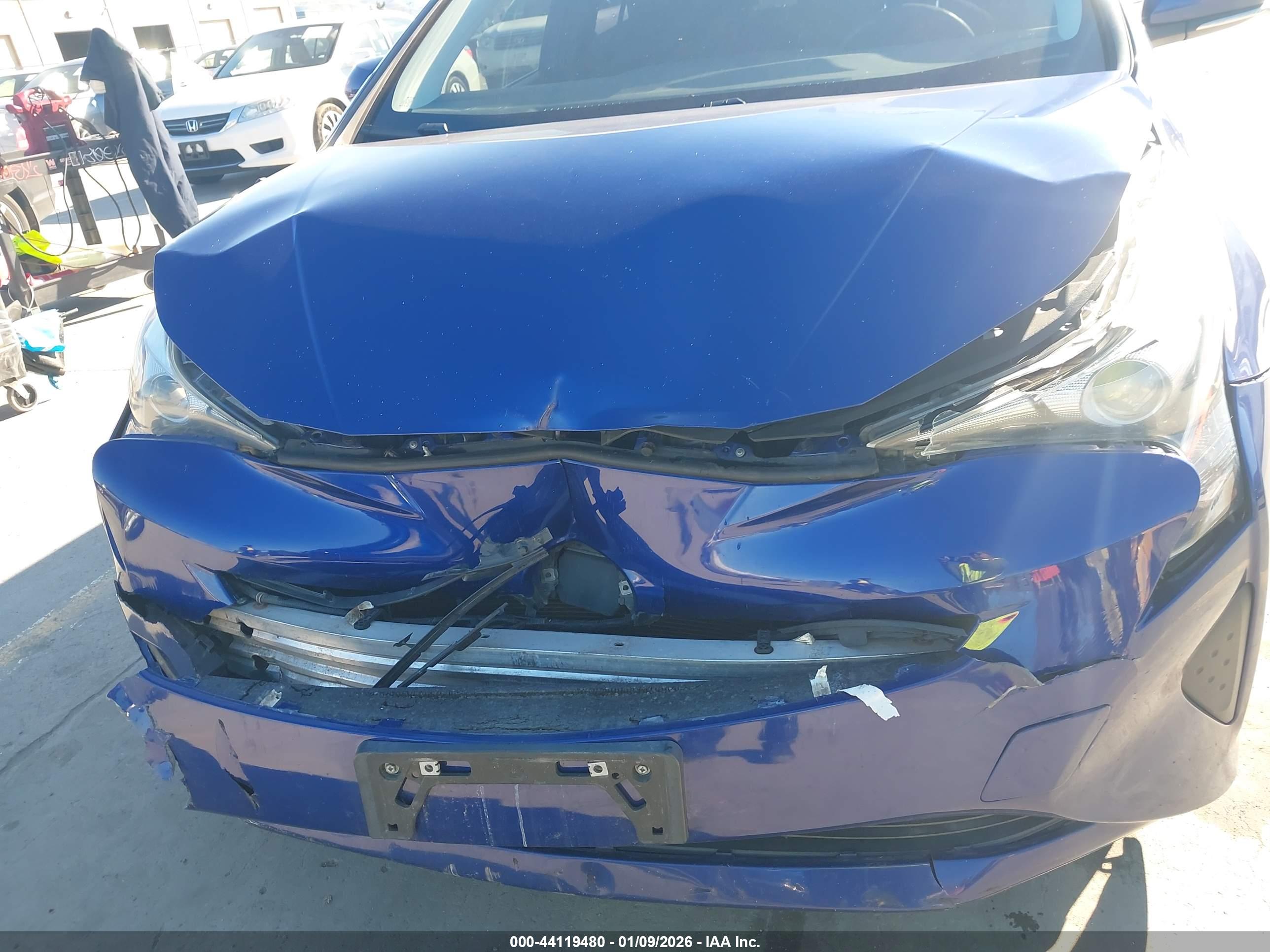 TOYOTA PRIUS image 6