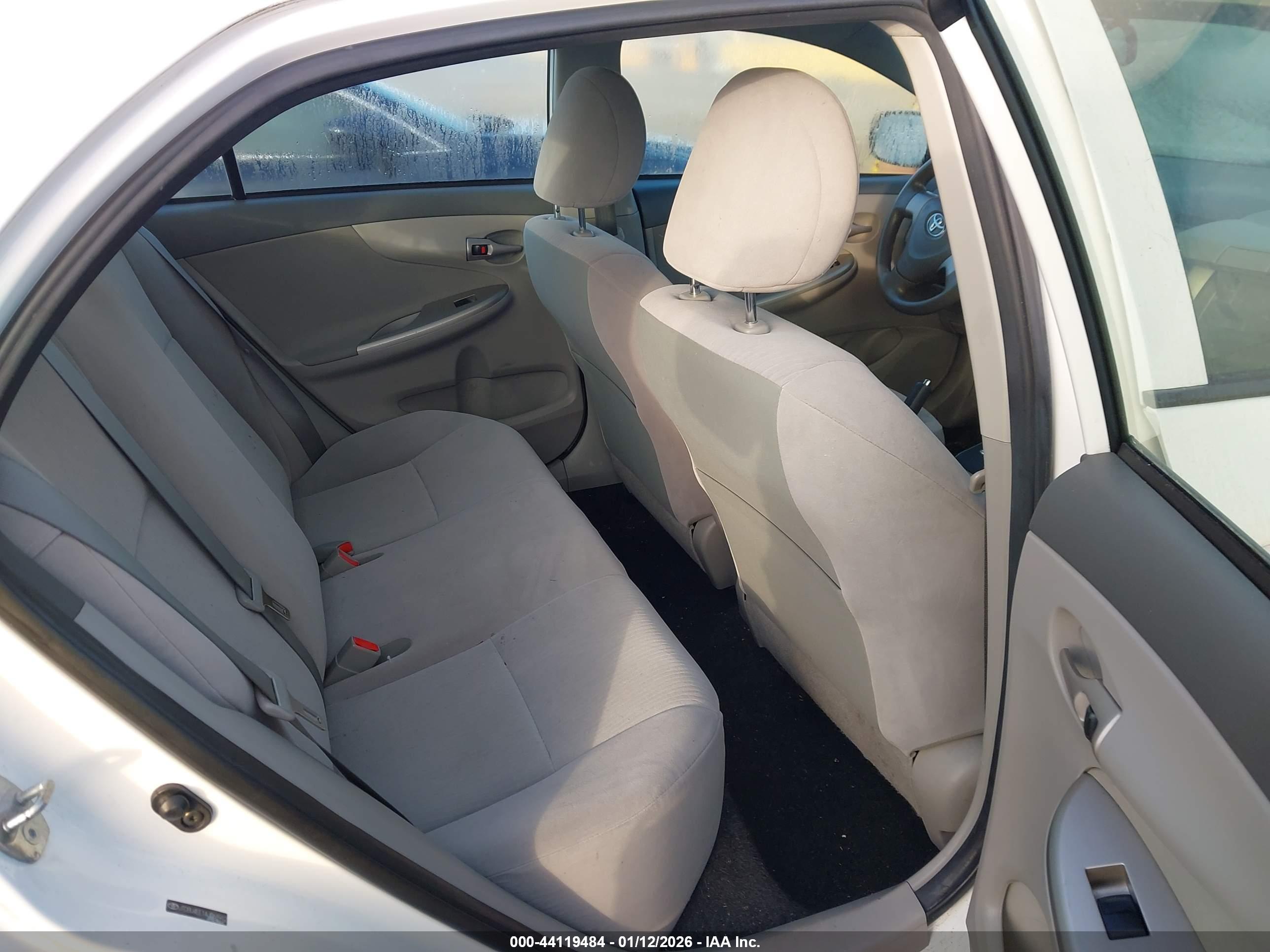 TOYOTA COROLLA image 8