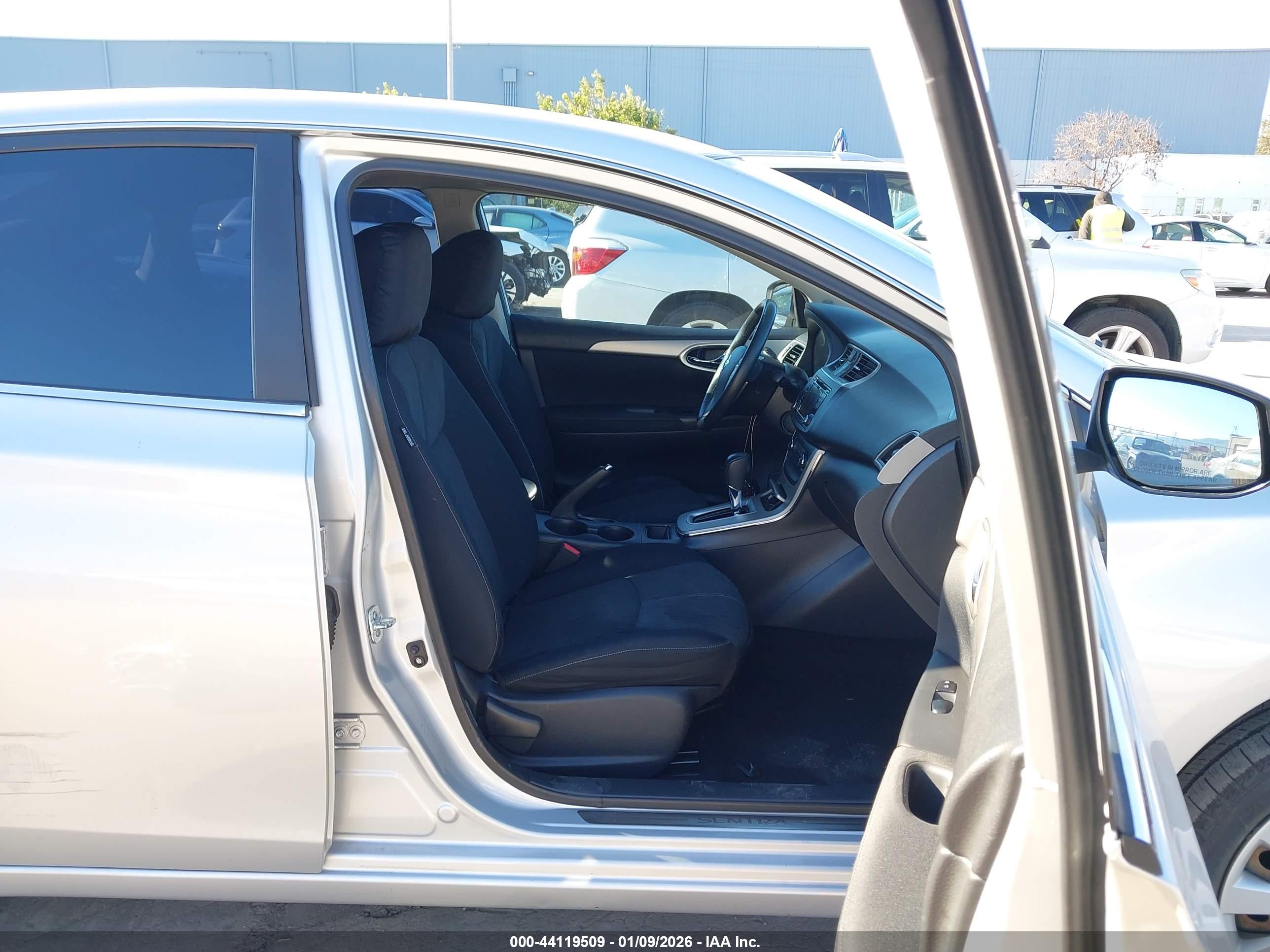 NISSAN SENTRA image 5