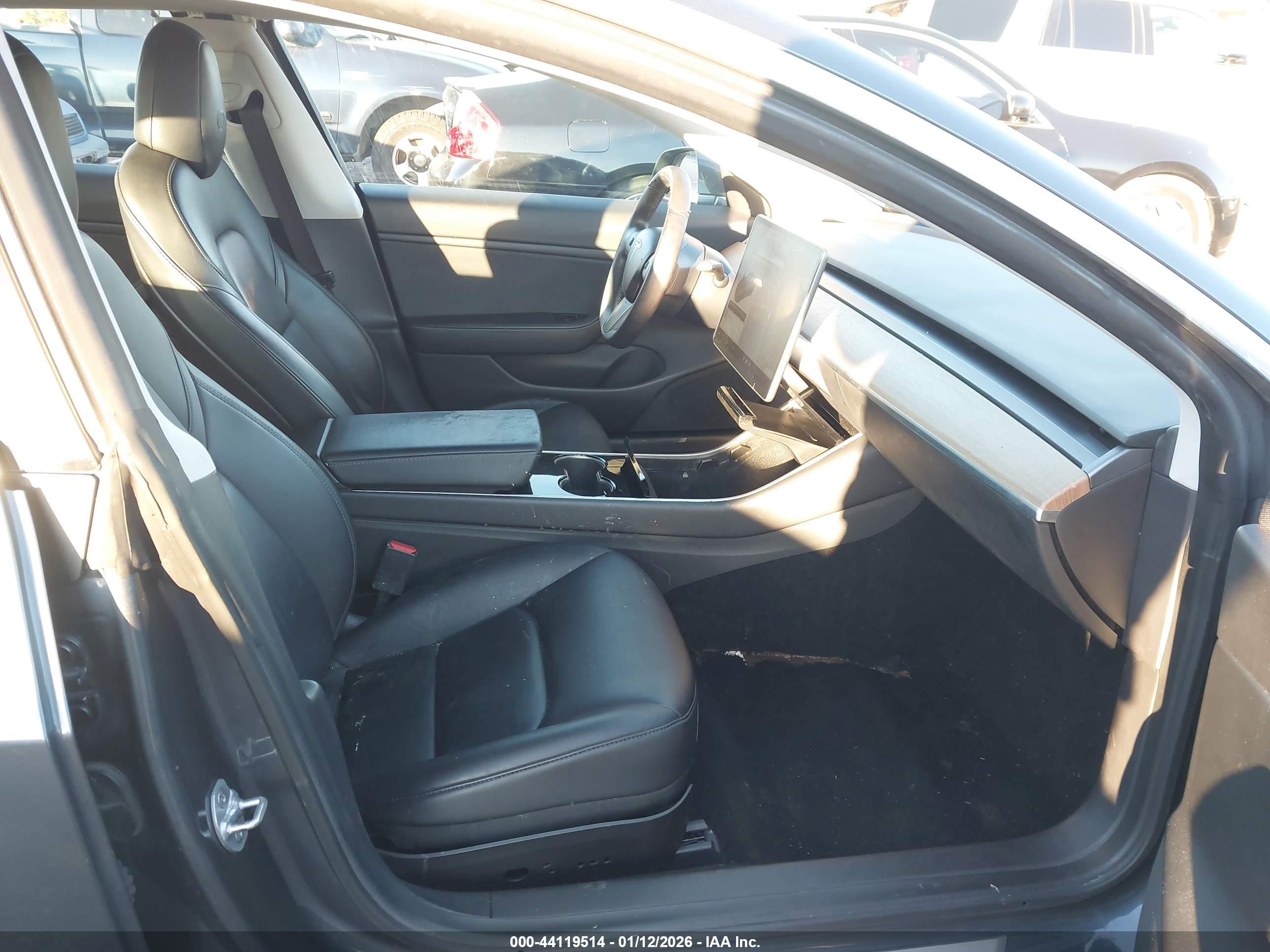 TESLA MODEL image 5