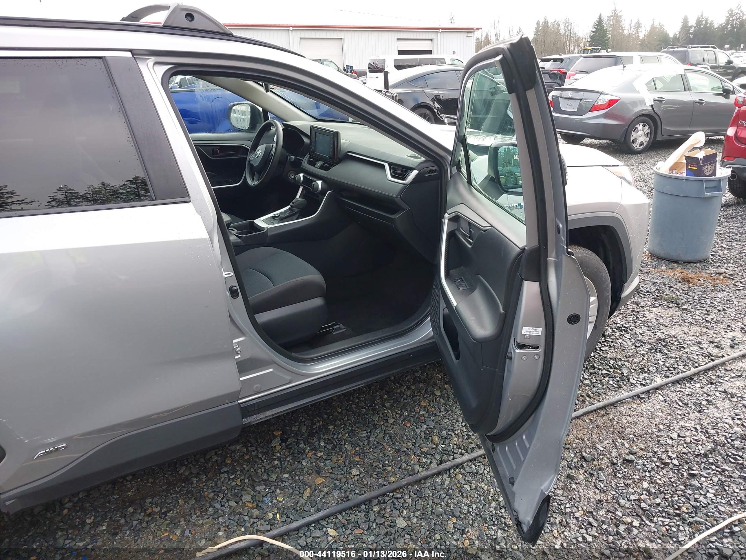 TOYOTA RAV4 image 5