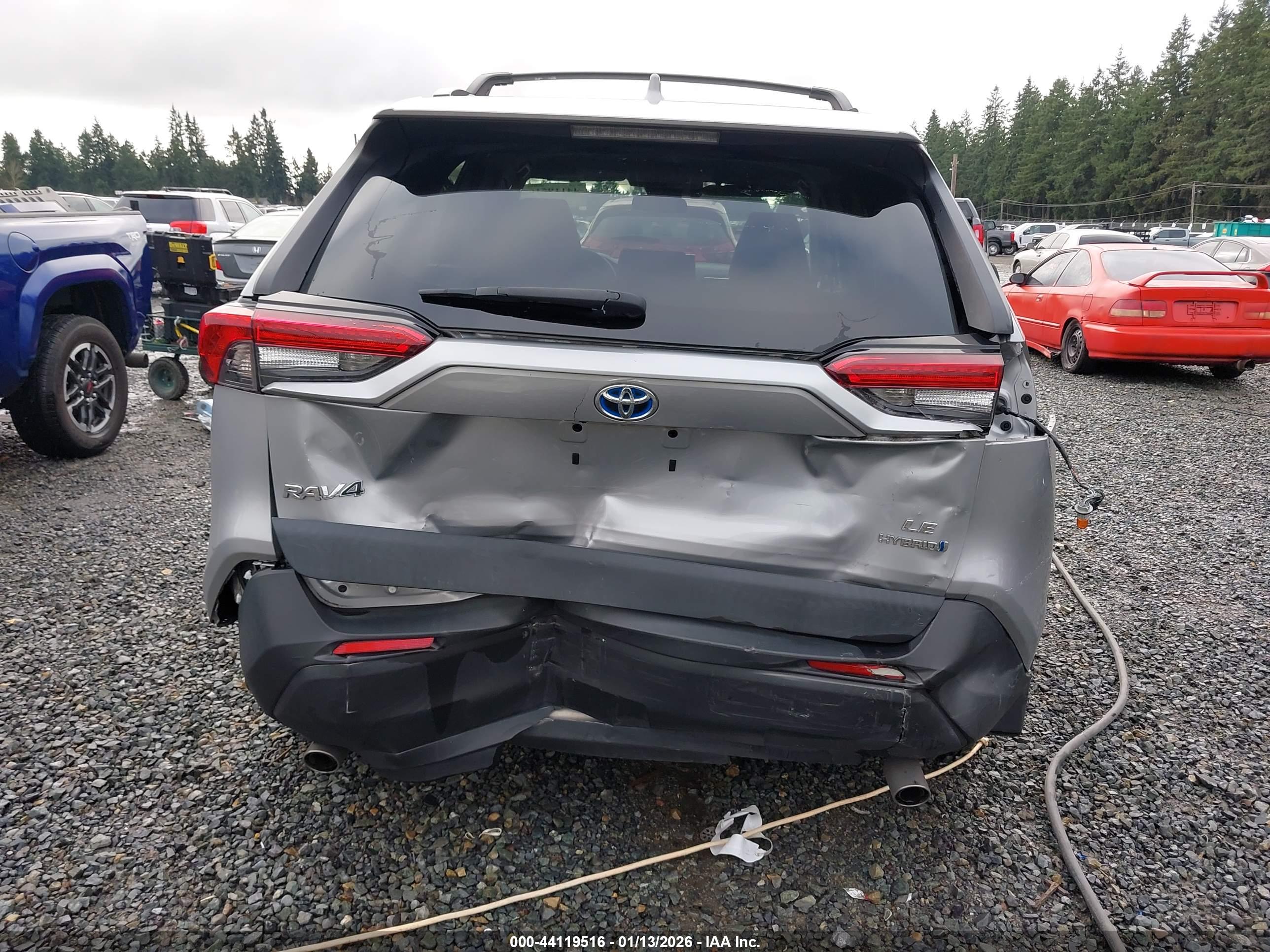 TOYOTA RAV4 image 6