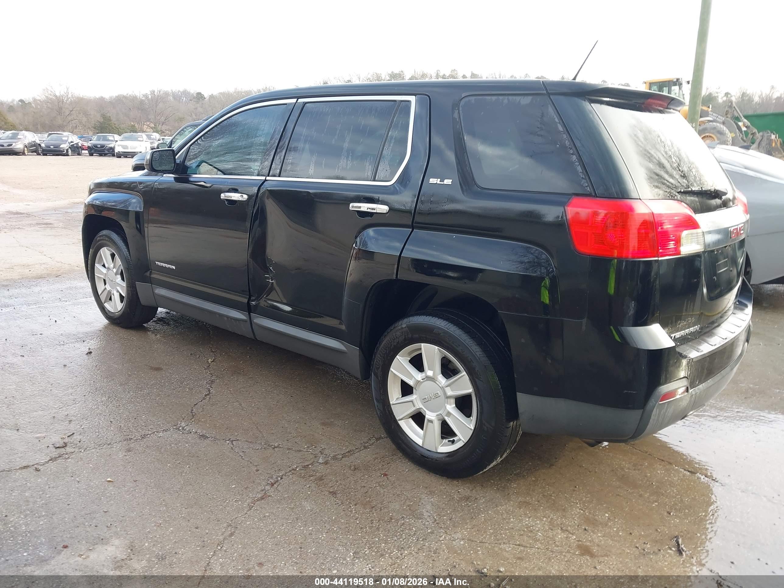 GMC TERRAIN image 3