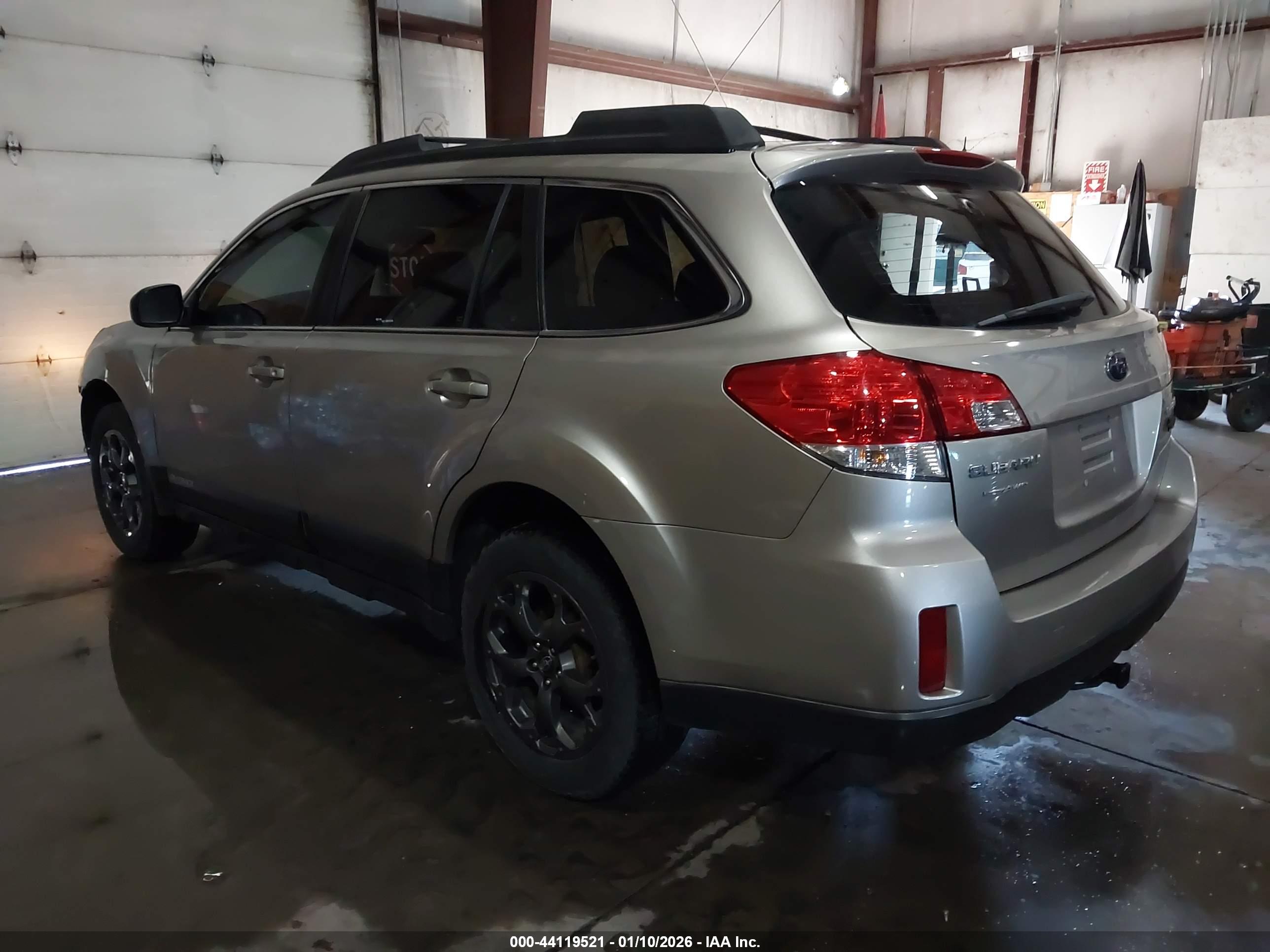 SUBARU OUTBACK image 3