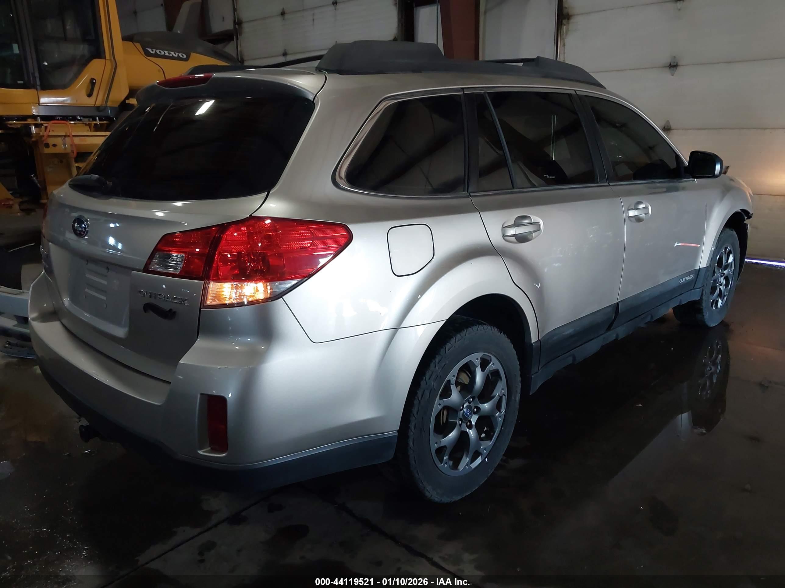 SUBARU OUTBACK image 4
