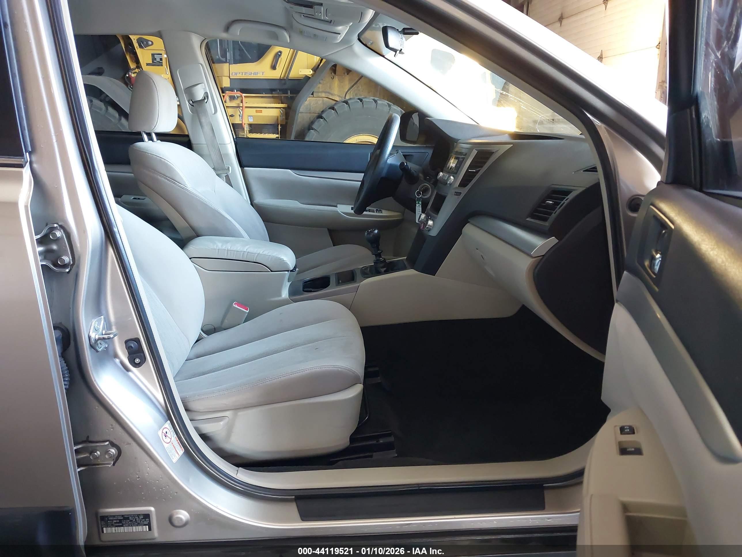 SUBARU OUTBACK image 5