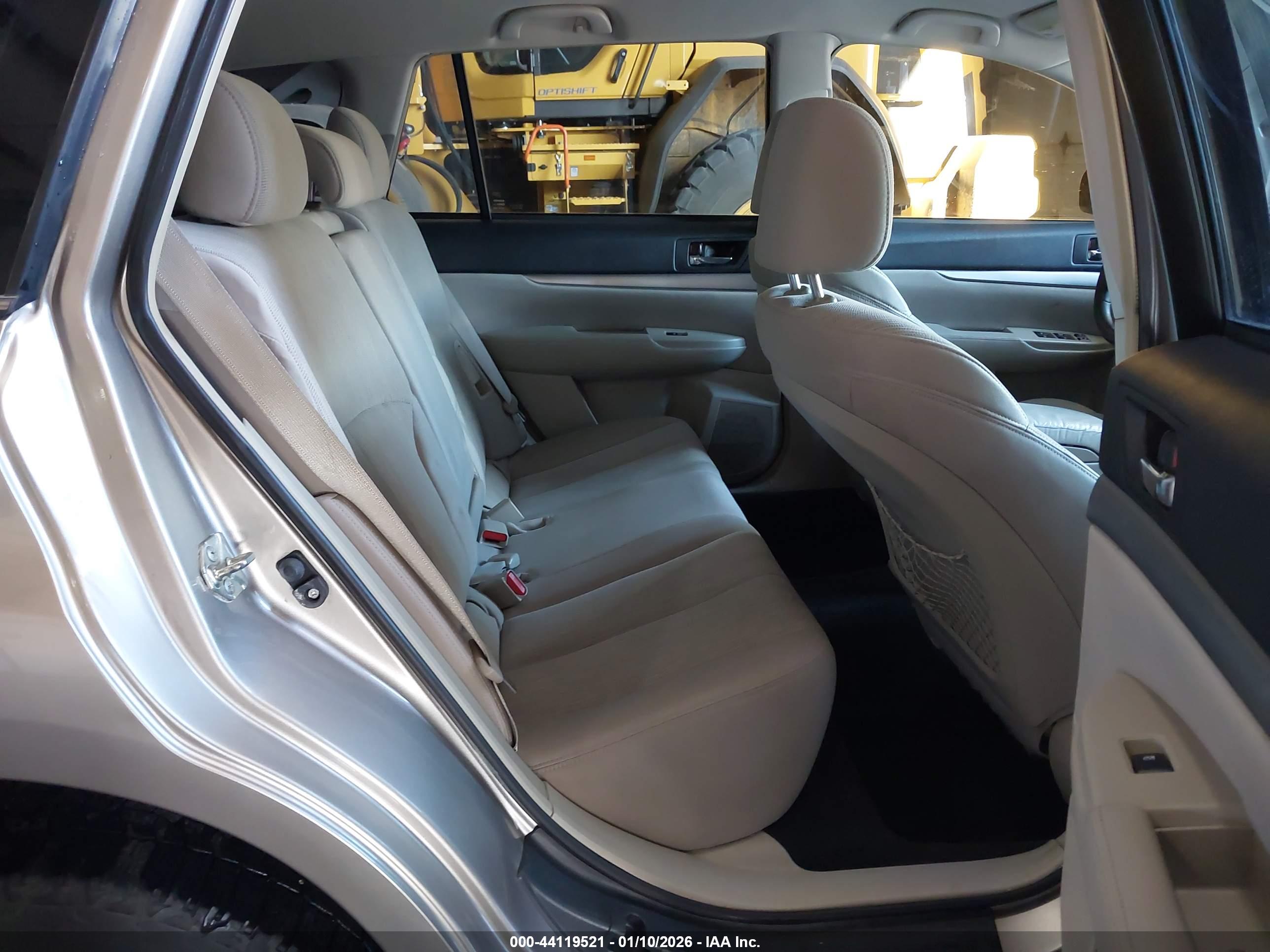 SUBARU OUTBACK image 8