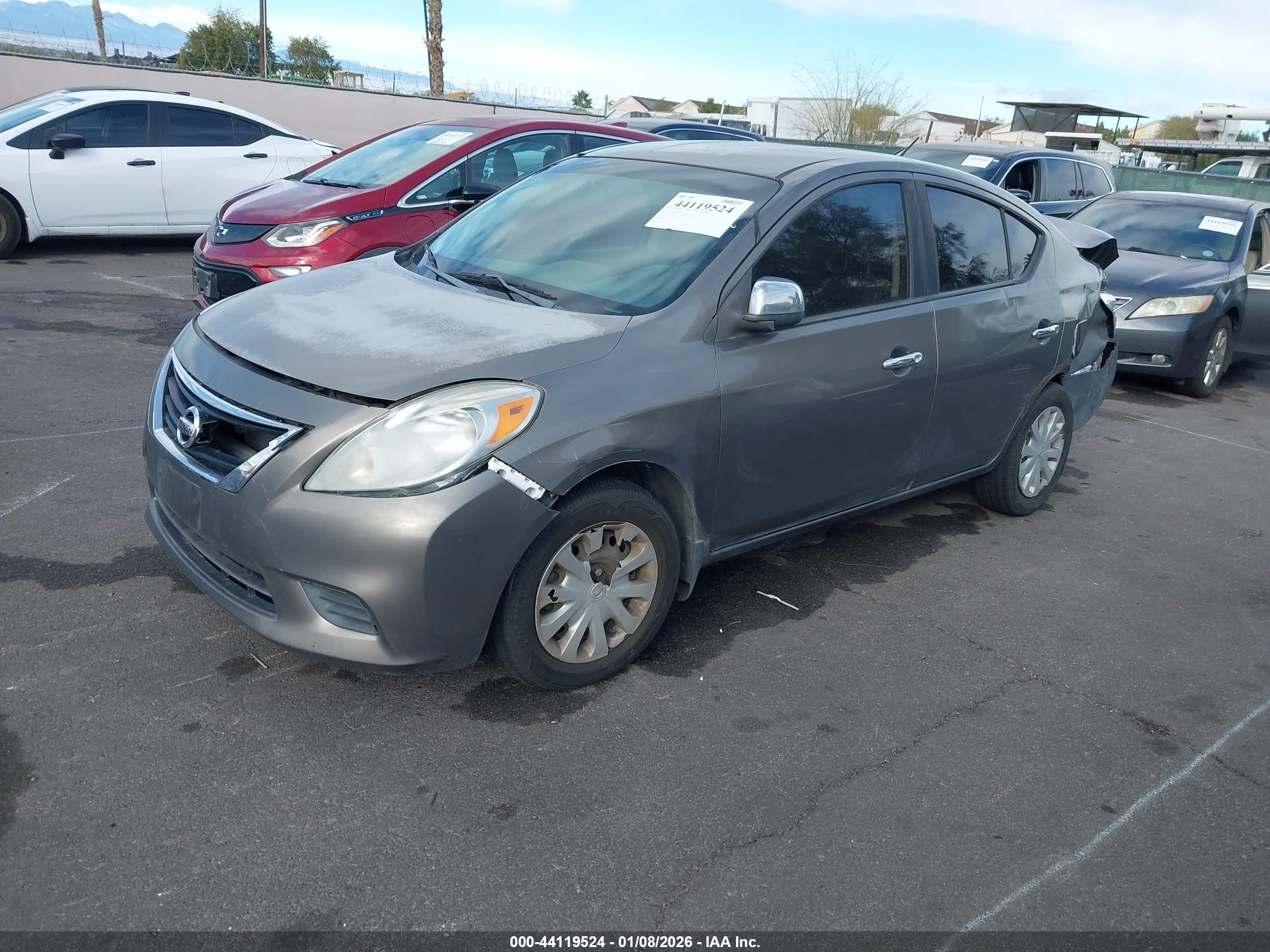 NISSAN VERSA image 2