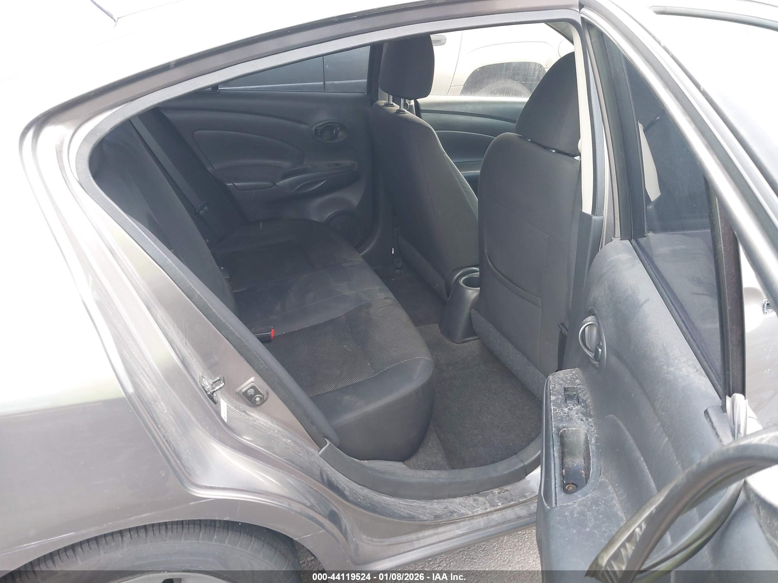 NISSAN VERSA image 8