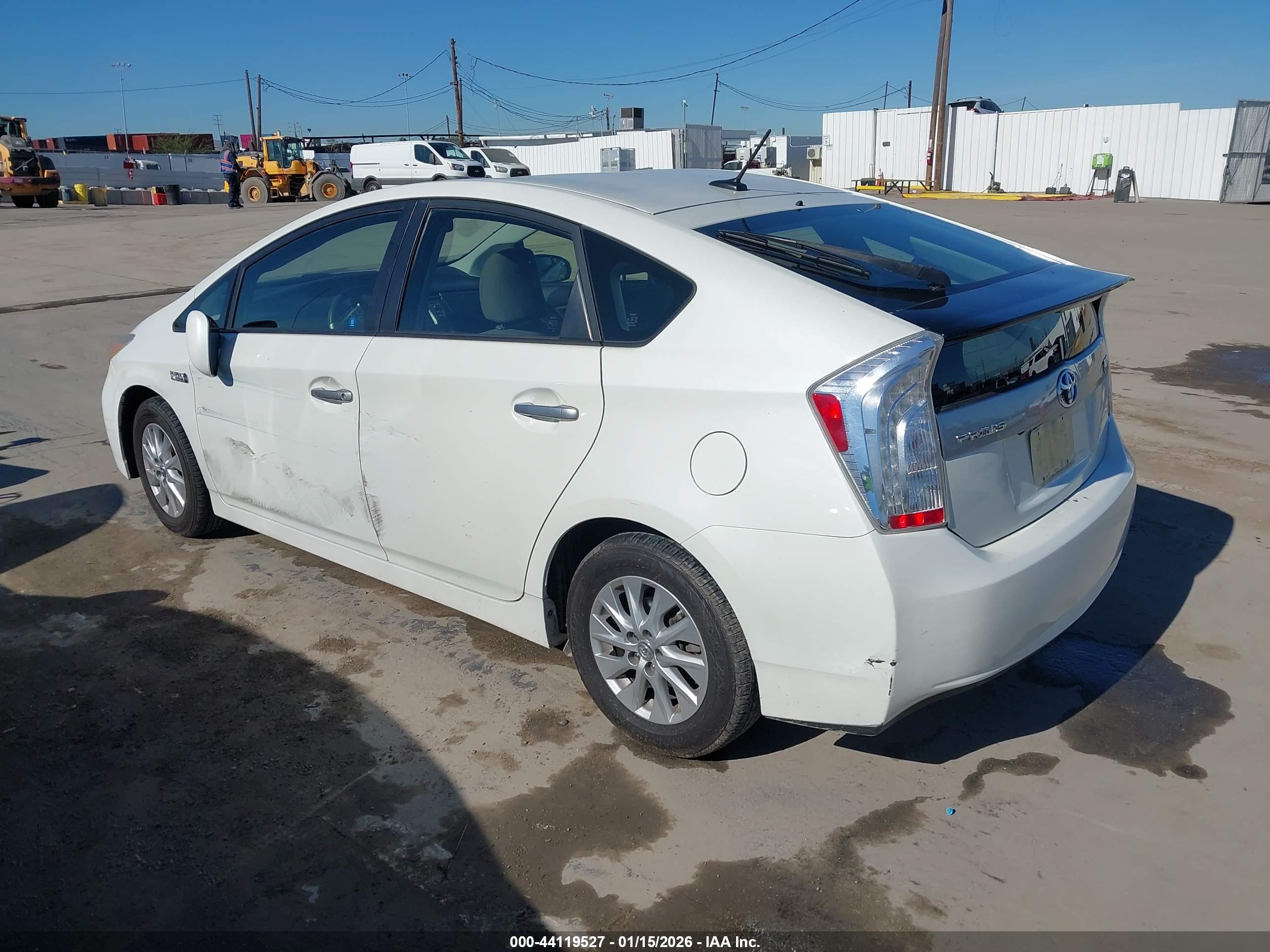 TOYOTA PRIUS image 3