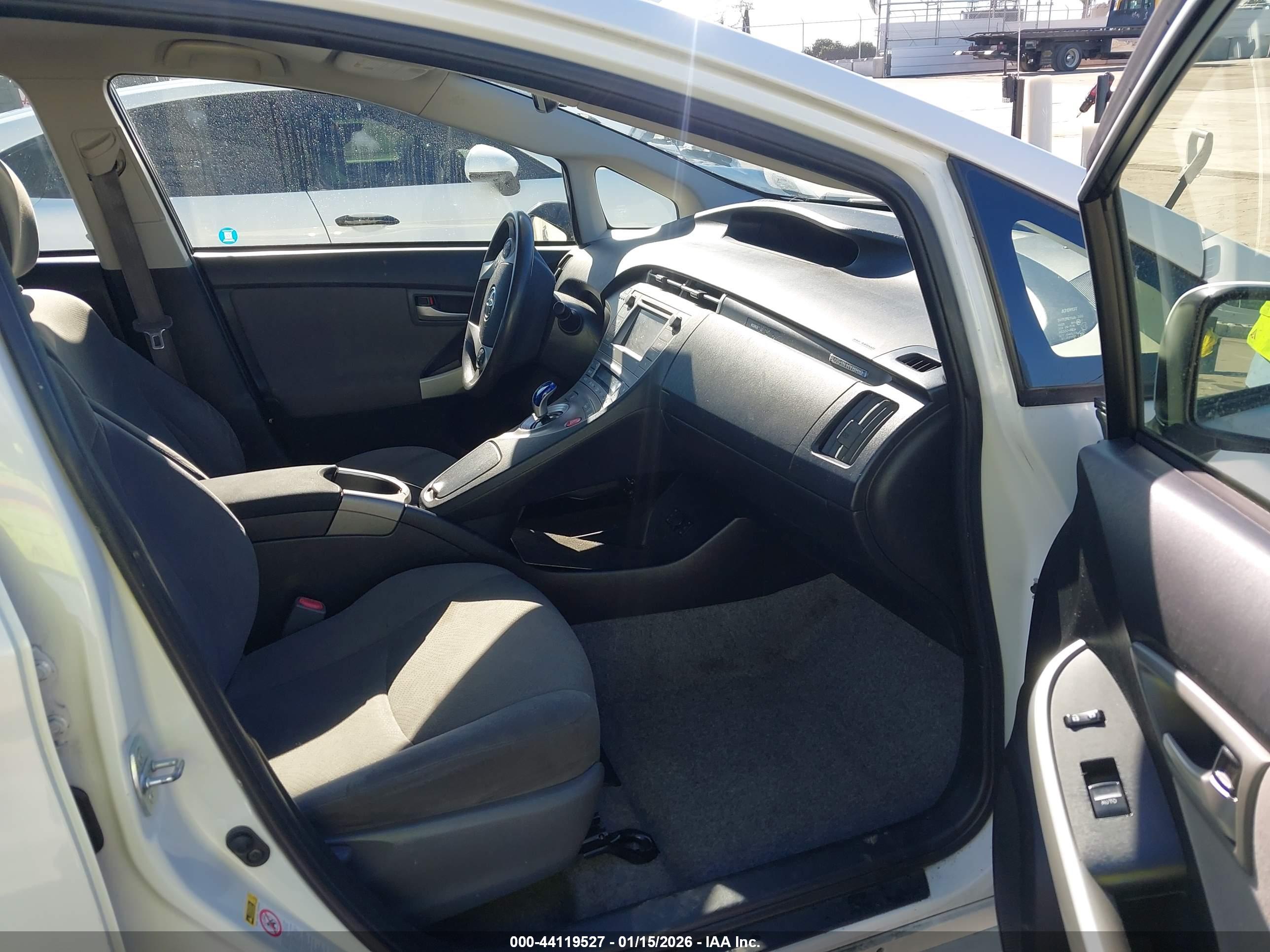 TOYOTA PRIUS image 5