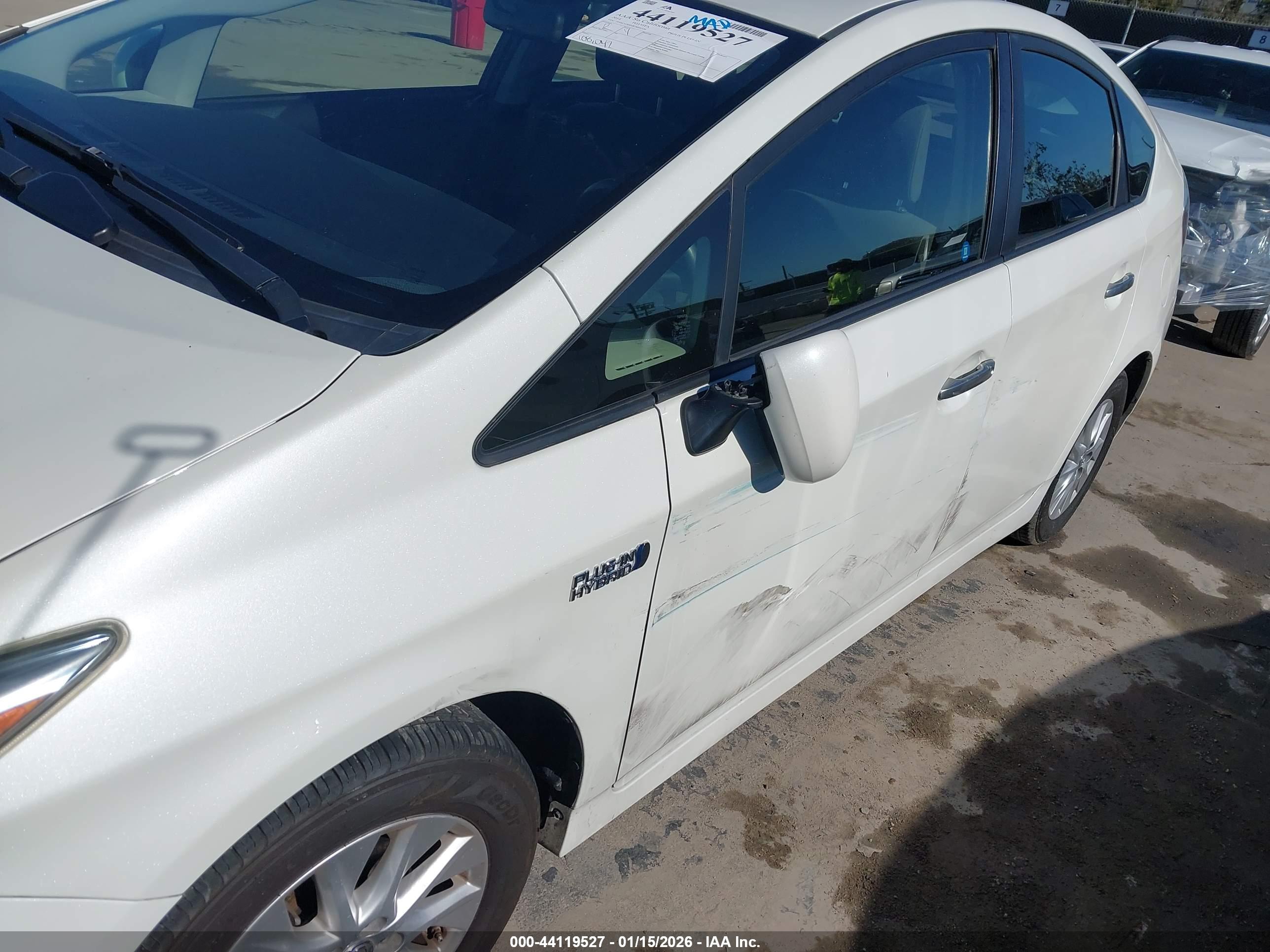 TOYOTA PRIUS image 6