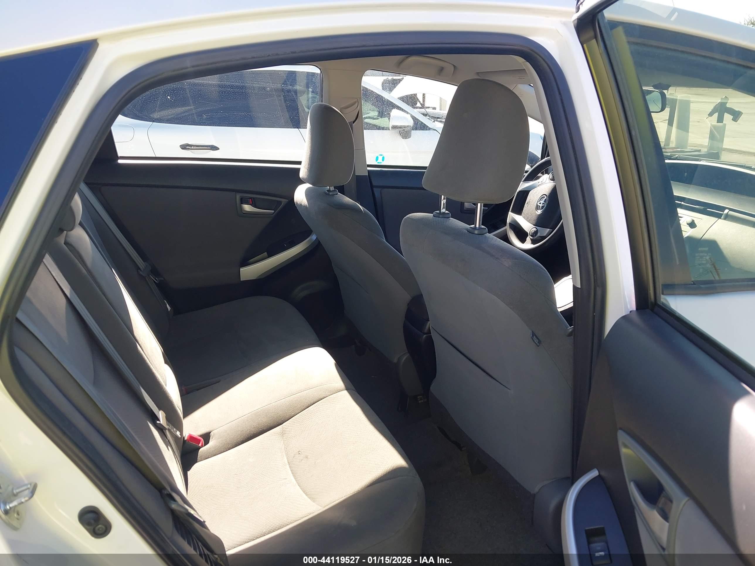 TOYOTA PRIUS image 8