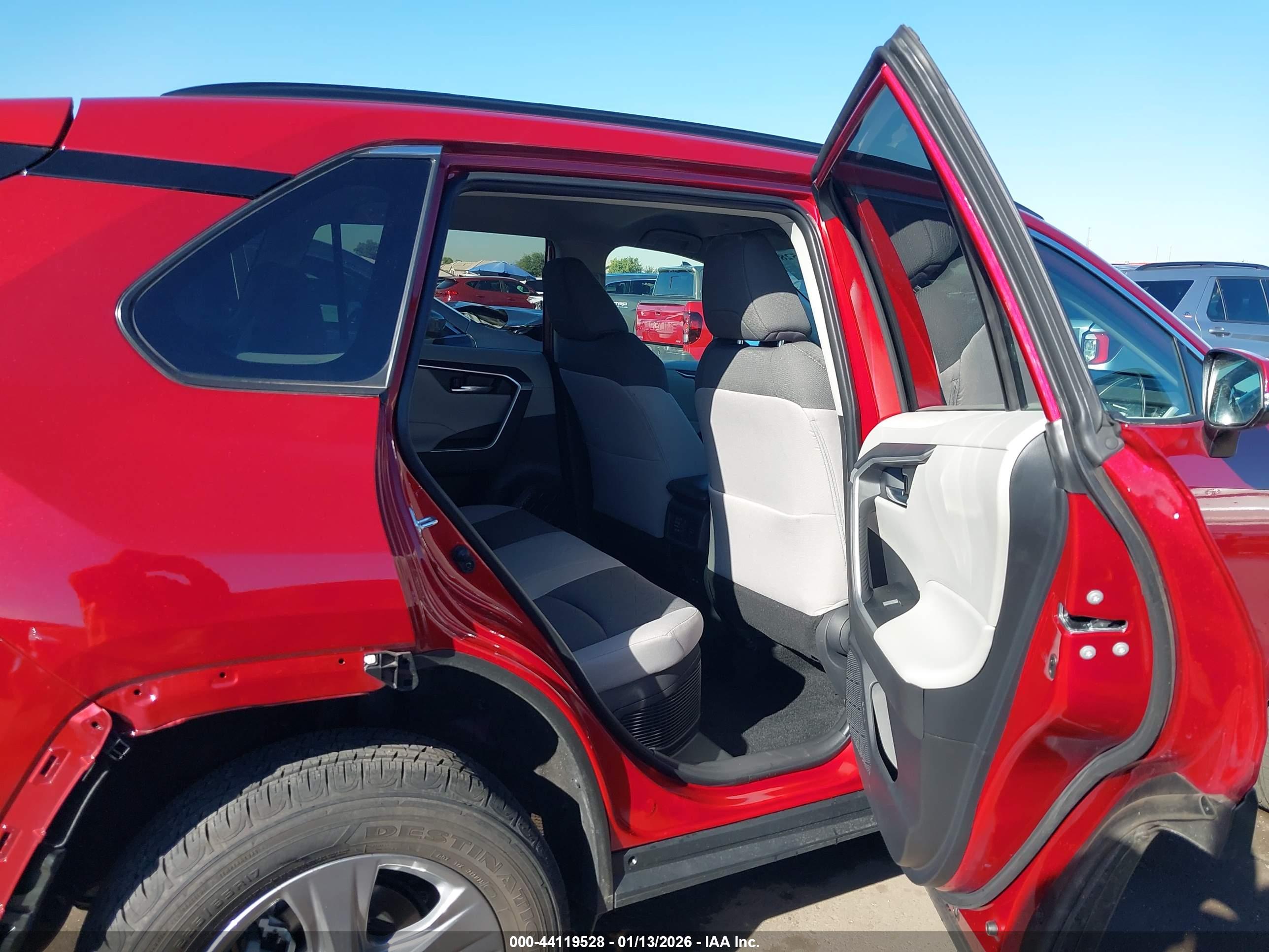 TOYOTA RAV4 image 8