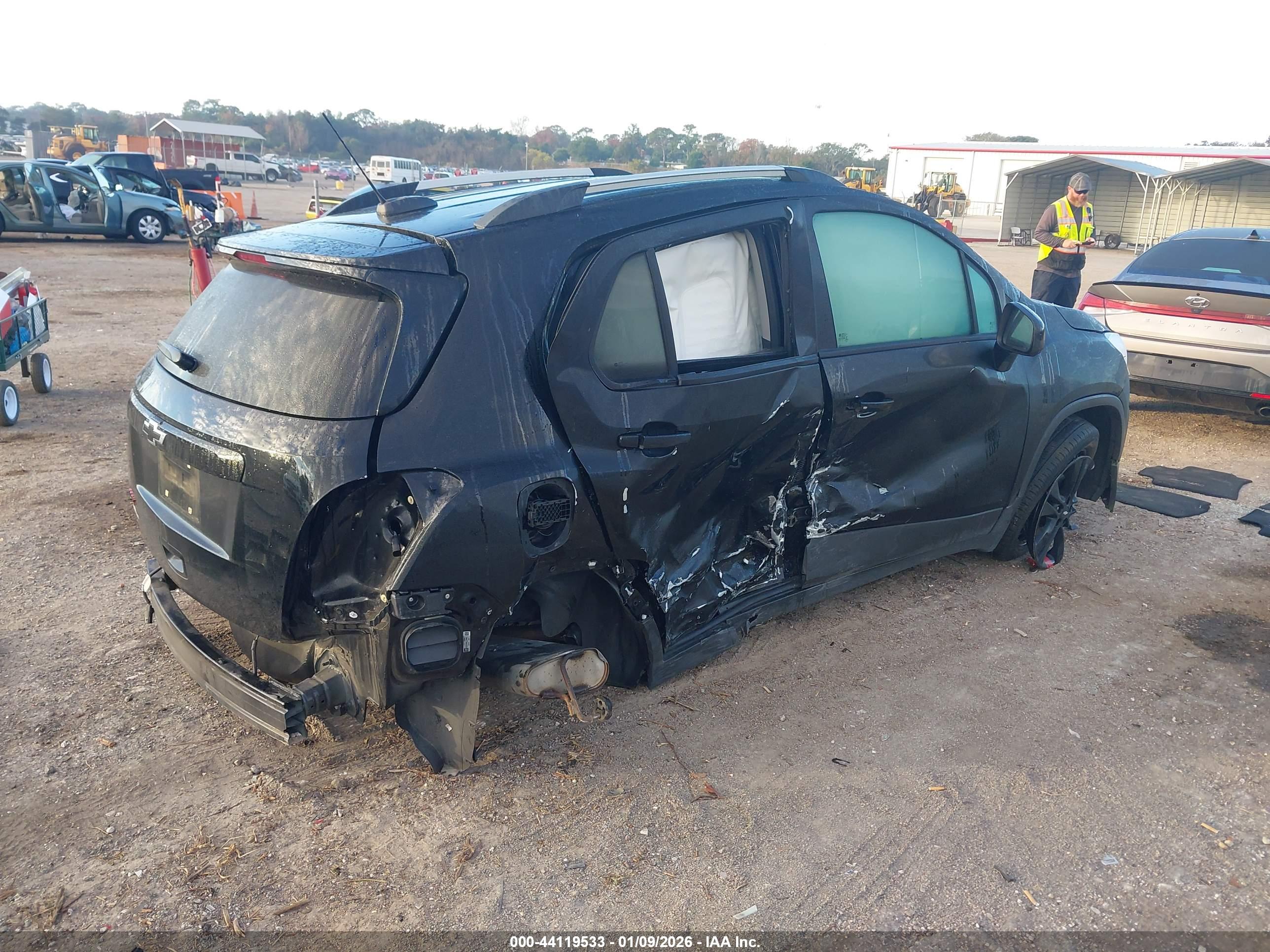 CHEVROLET TRAX image 4
