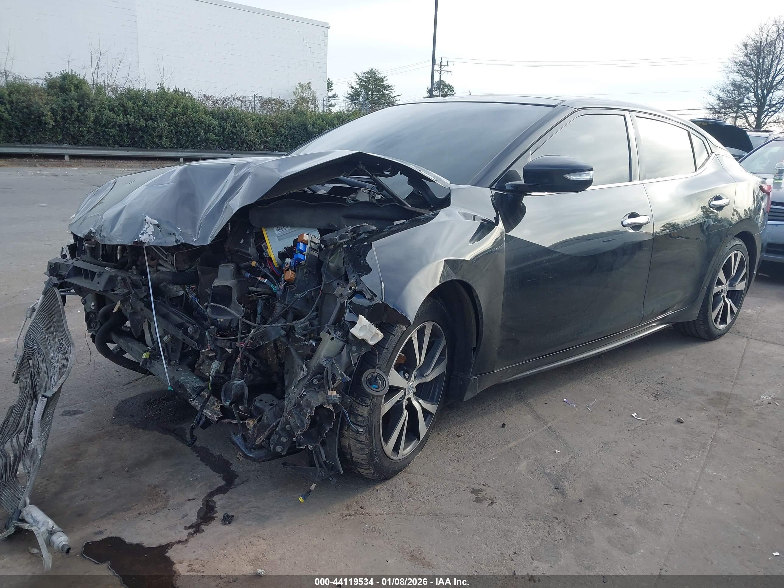 NISSAN MAXIMA image 2
