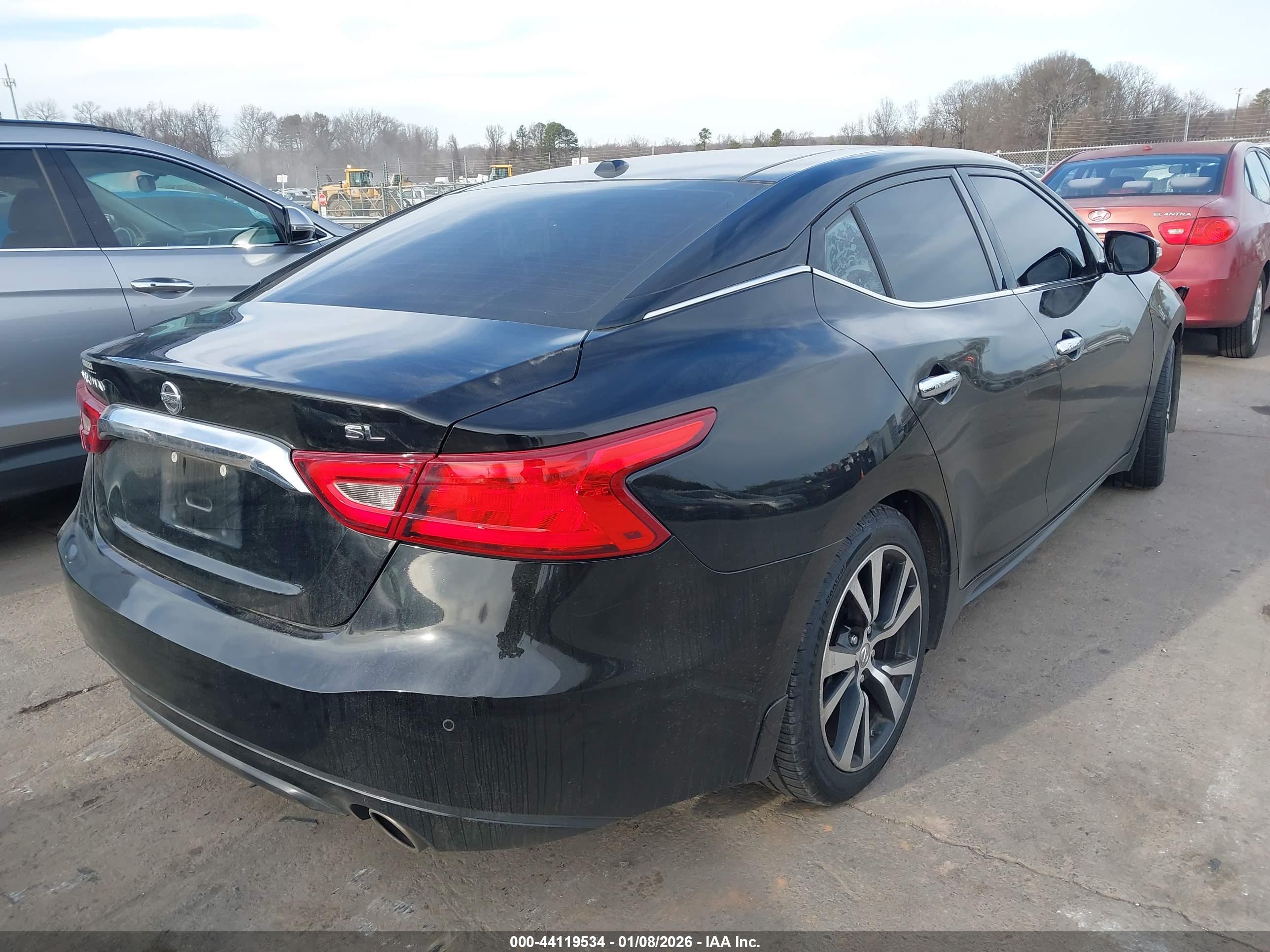 NISSAN MAXIMA image 4