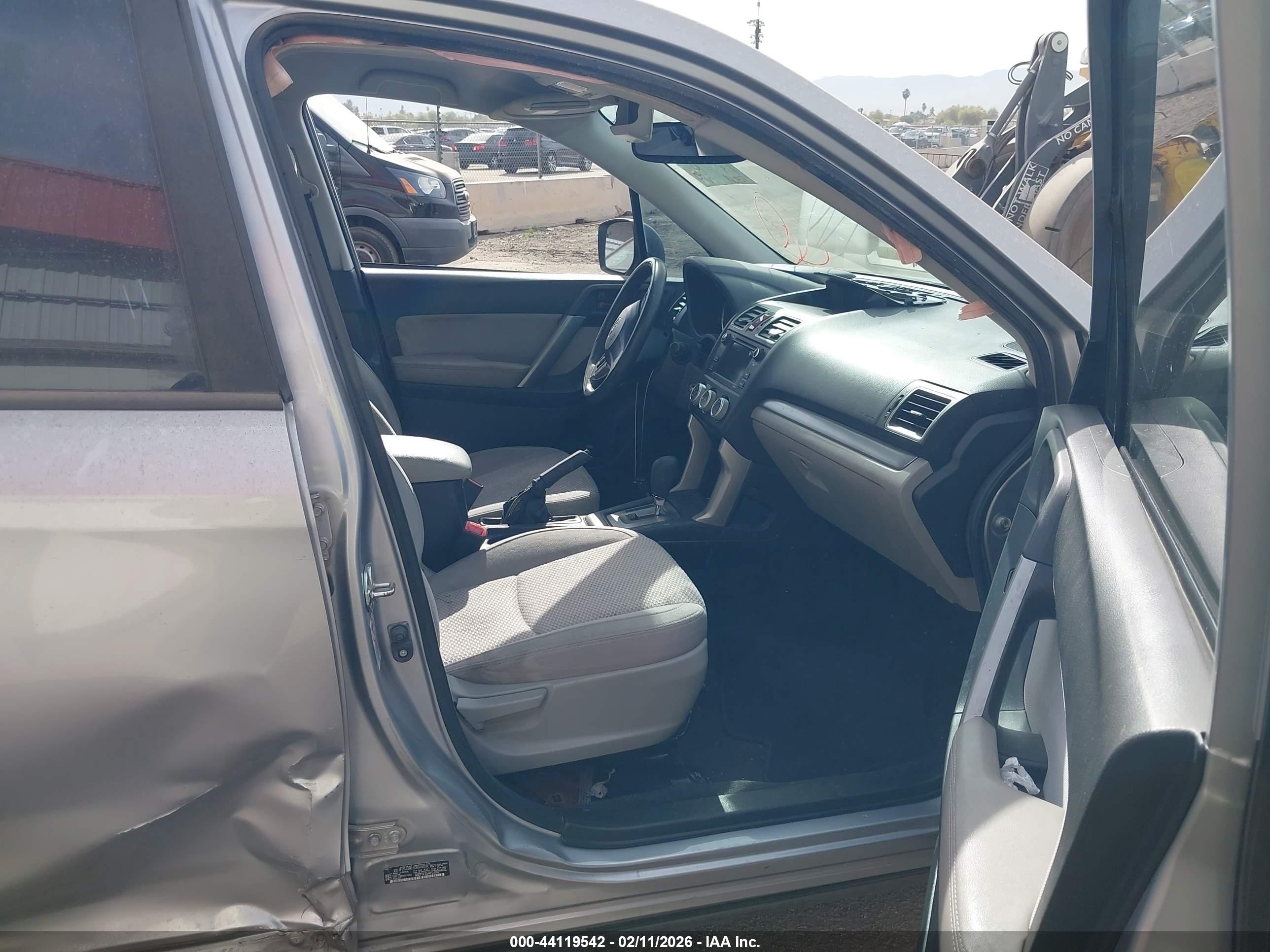 SUBARU FORESTER image 5