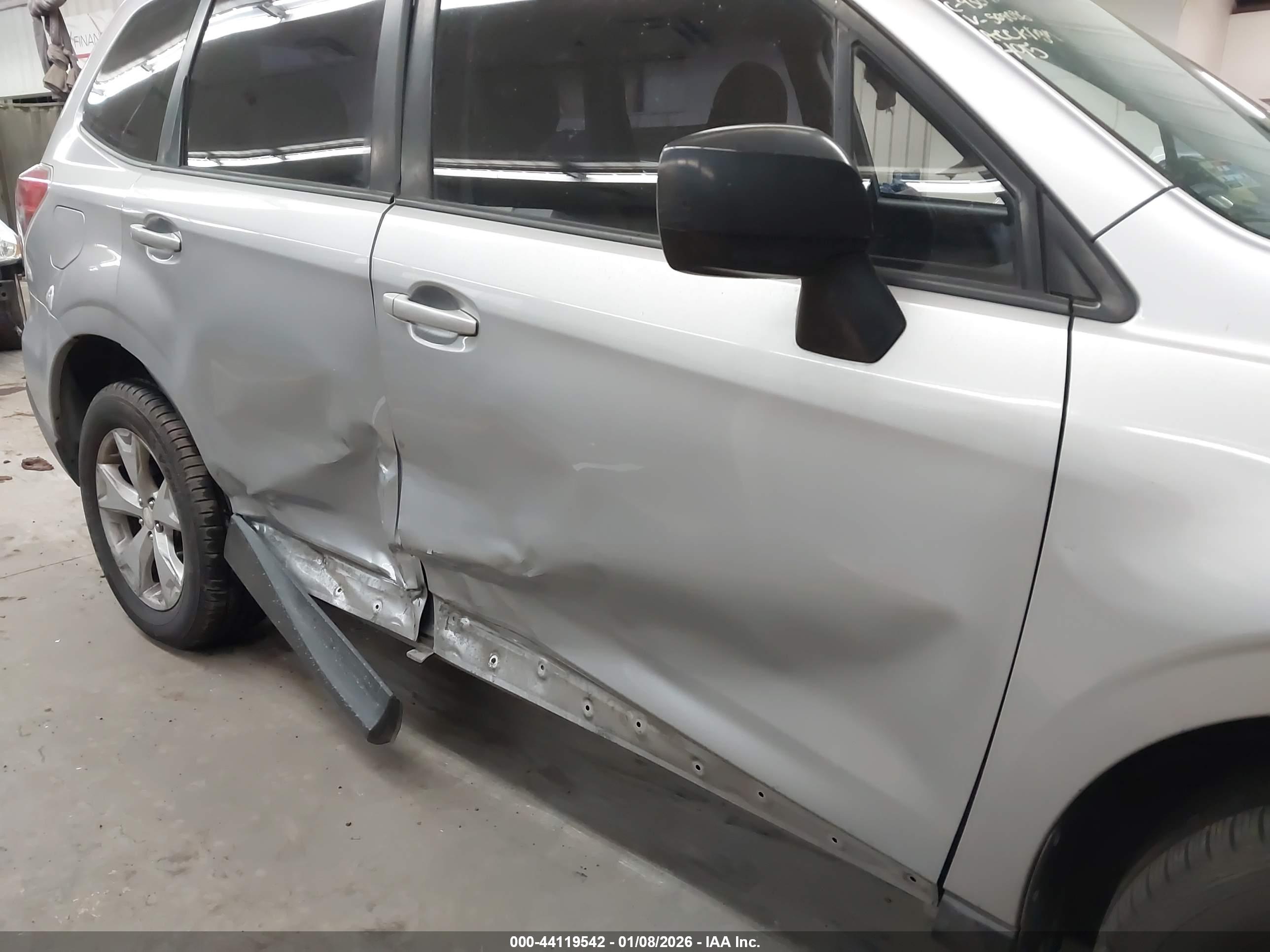 SUBARU FORESTER image 6