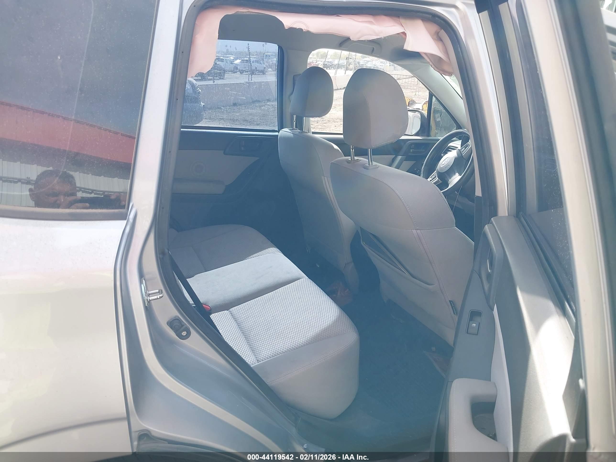 SUBARU FORESTER image 8