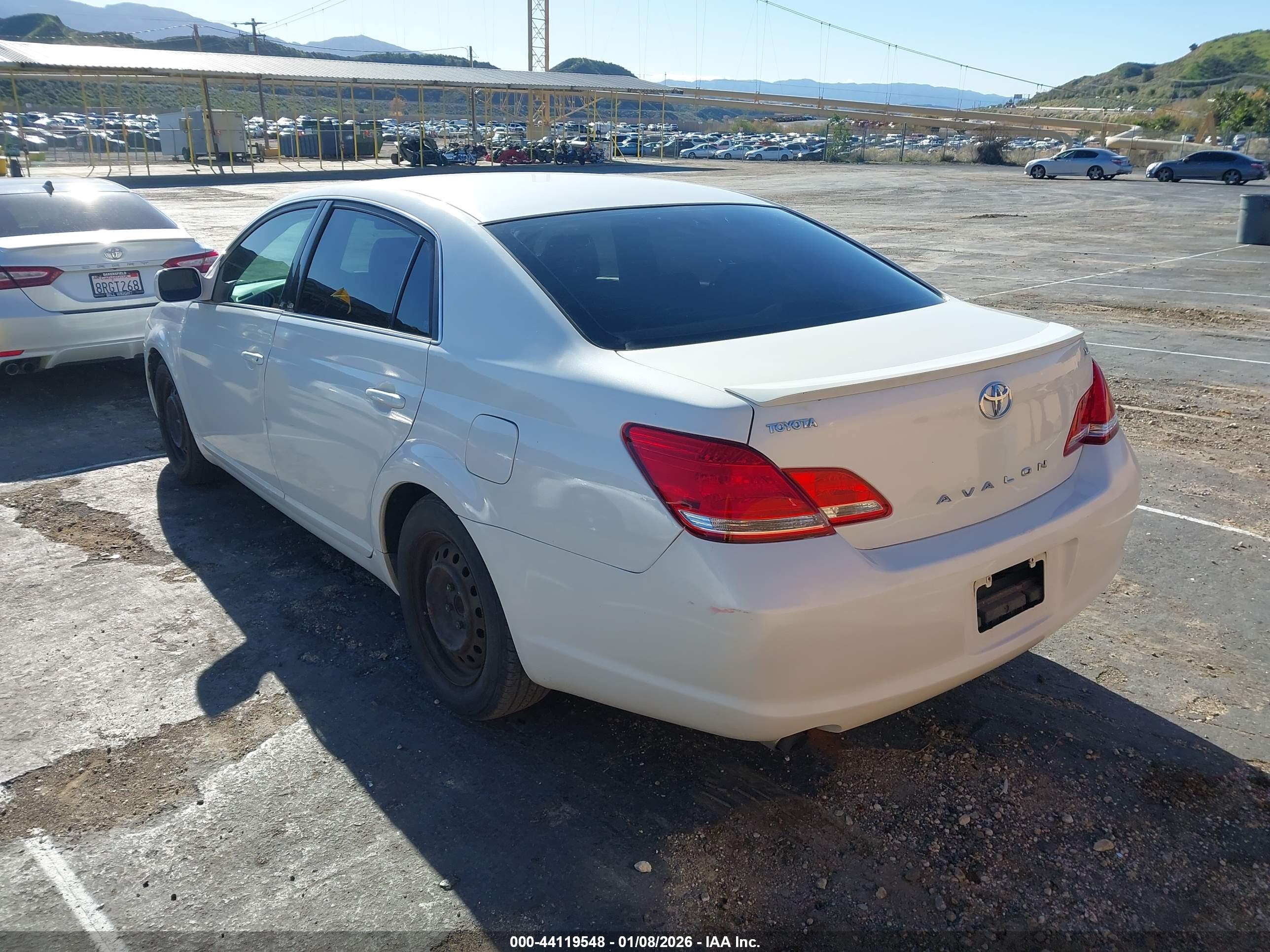 TOYOTA AVALON image 3