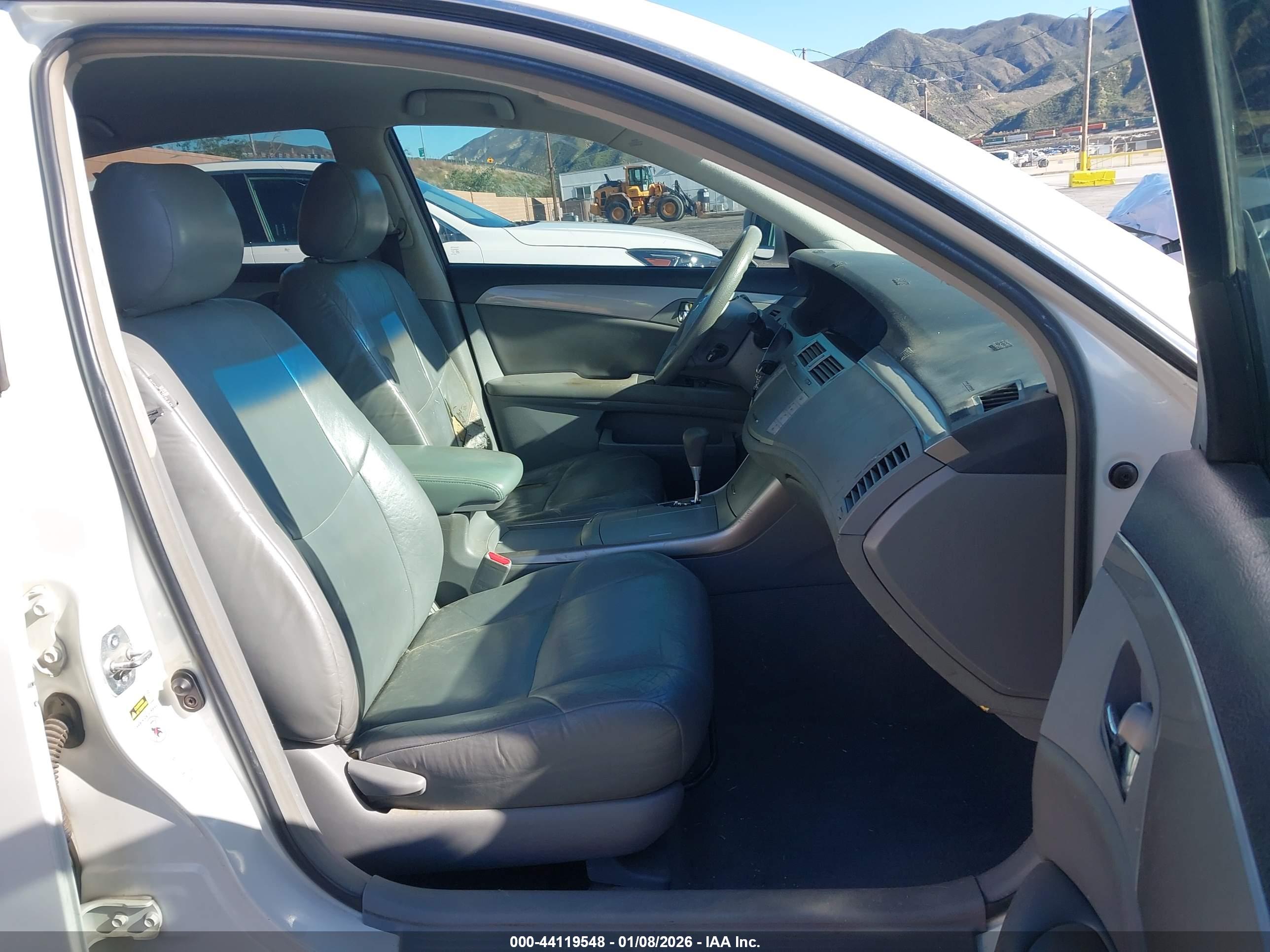 TOYOTA AVALON image 5