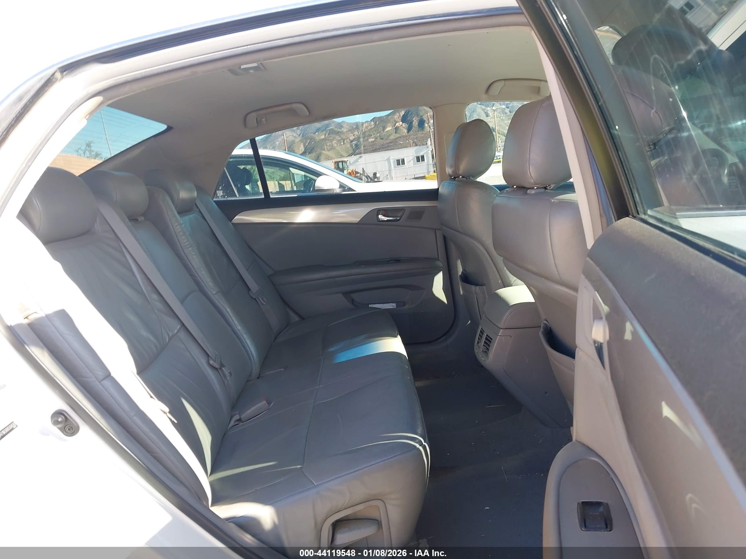 TOYOTA AVALON image 8