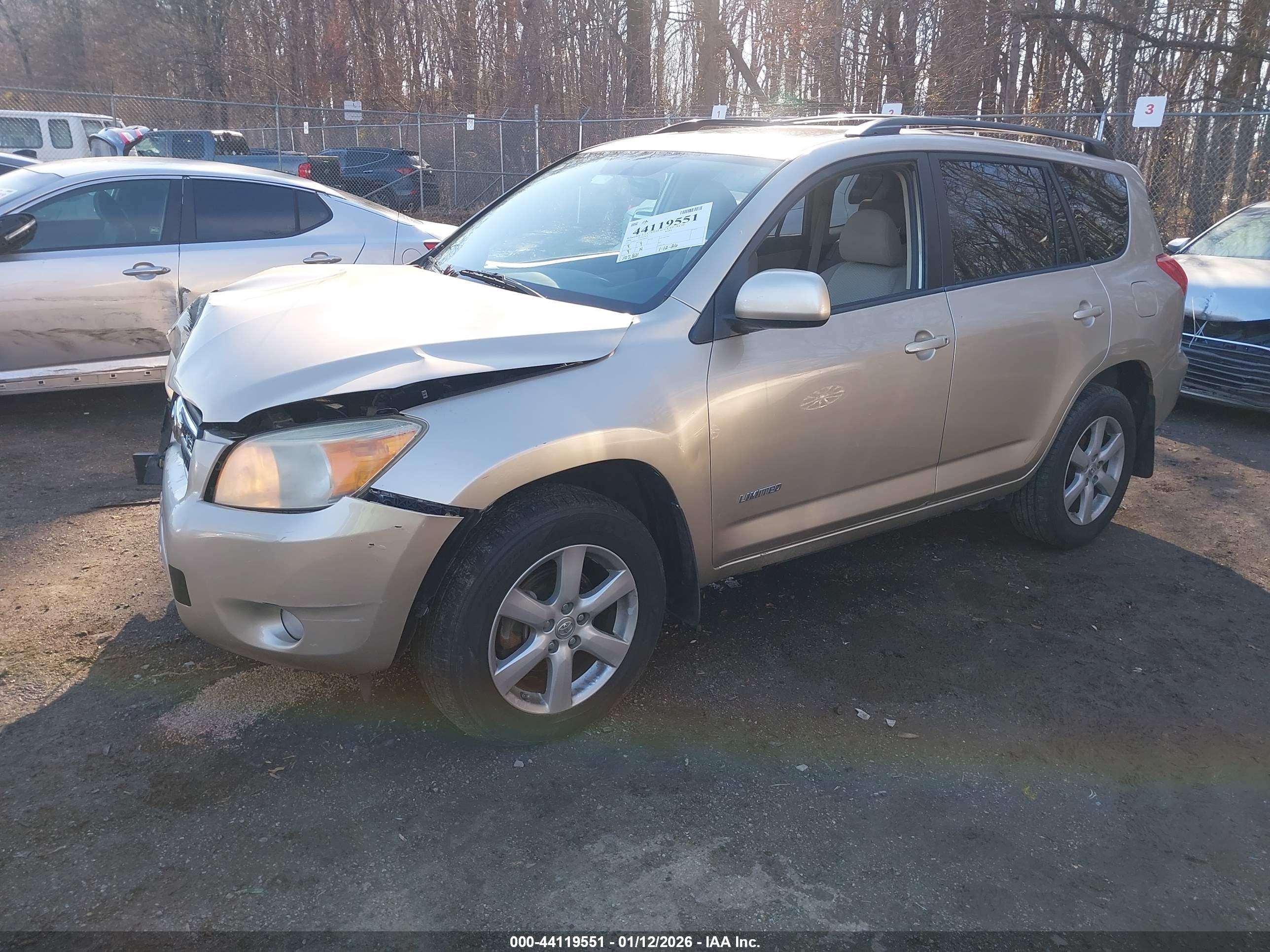 TOYOTA RAV4 image 2