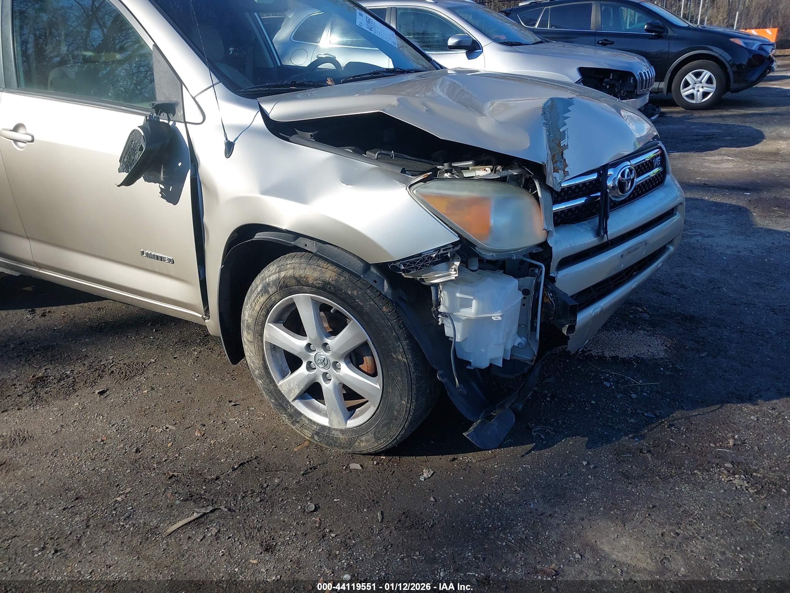 TOYOTA RAV4 image 6