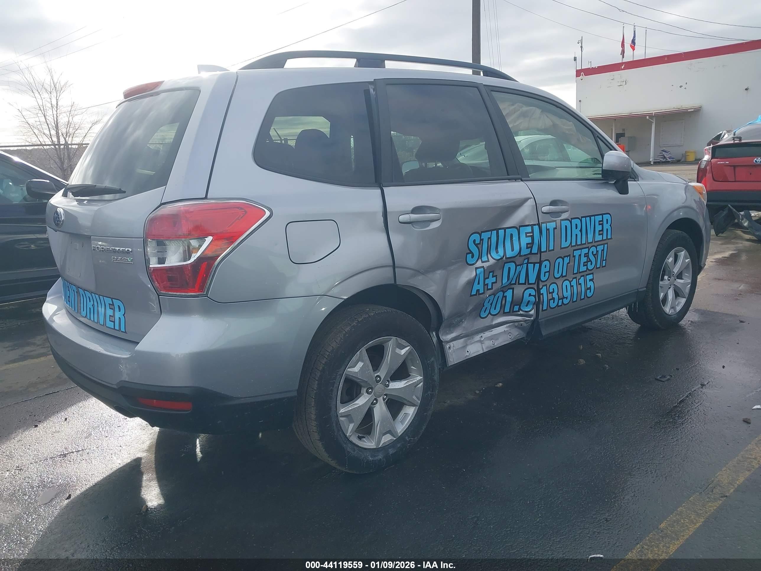 SUBARU FORESTER image 4