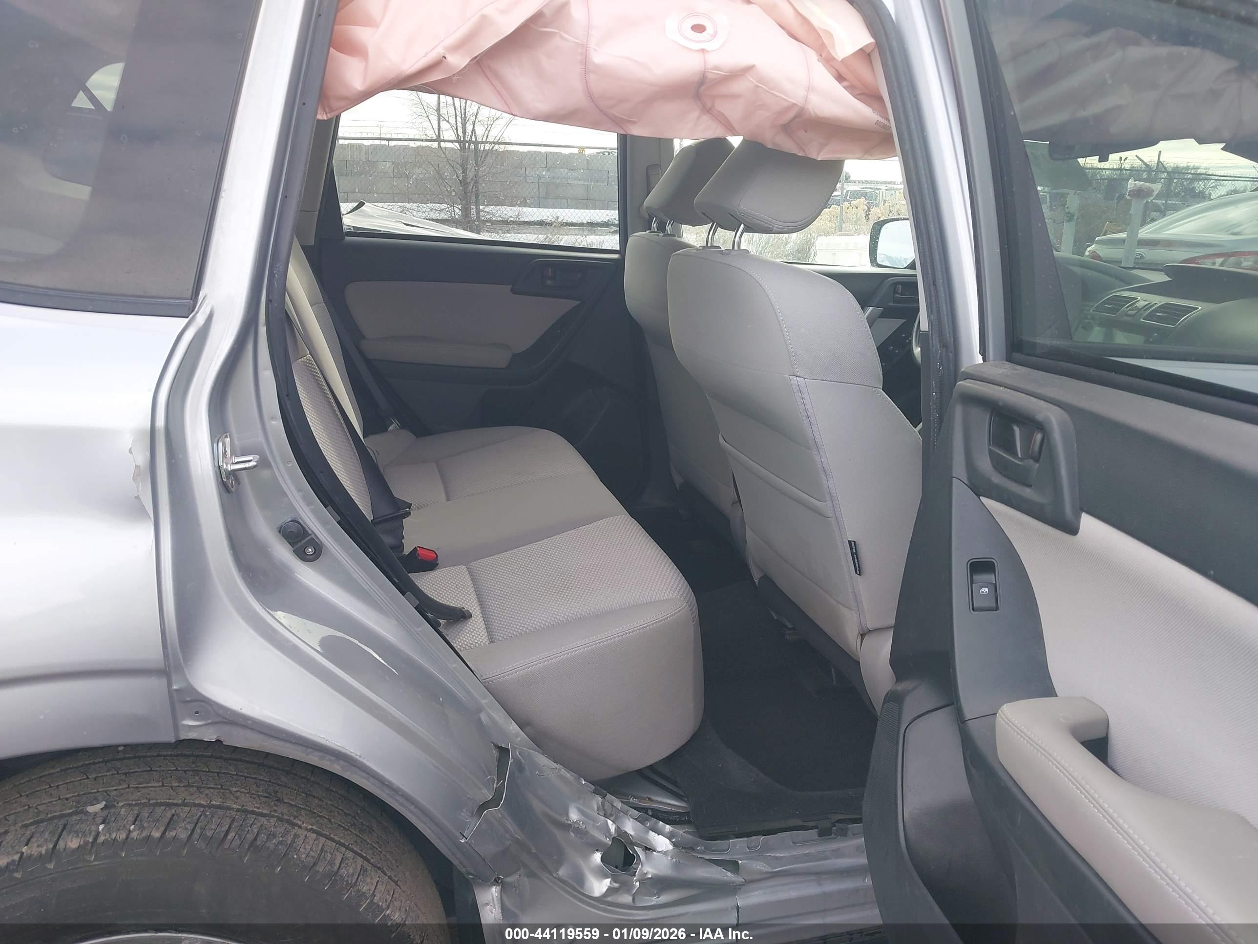 SUBARU FORESTER image 8