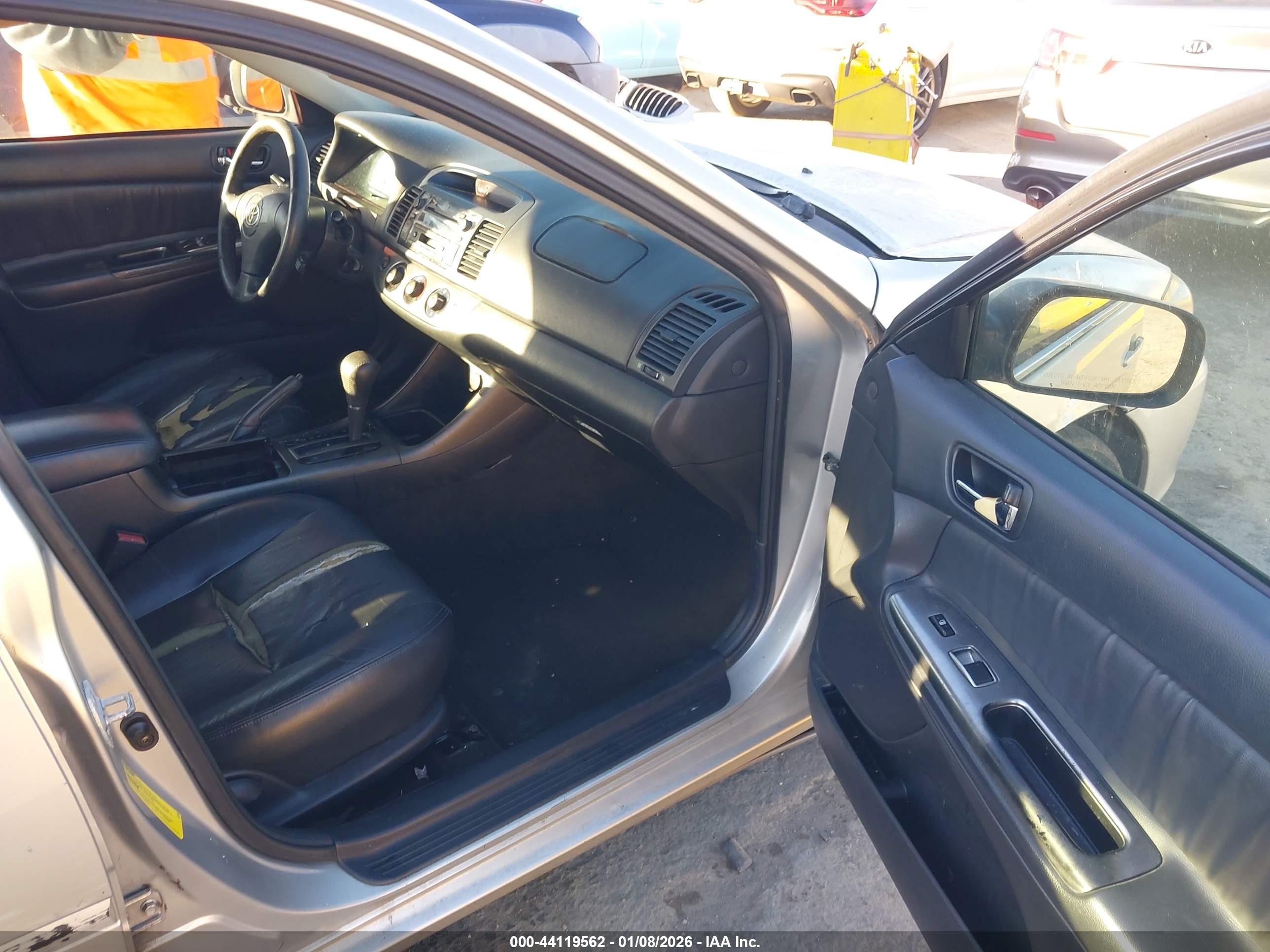 TOYOTA CAMRY image 5