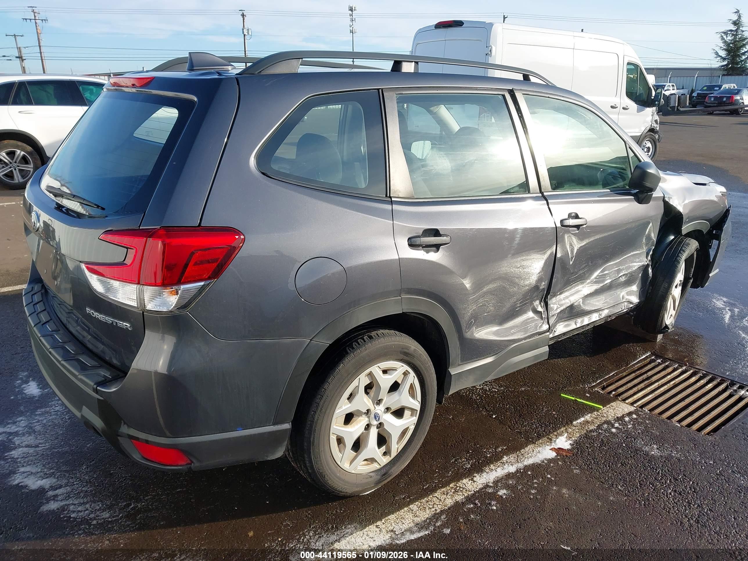 SUBARU FORESTER image 4