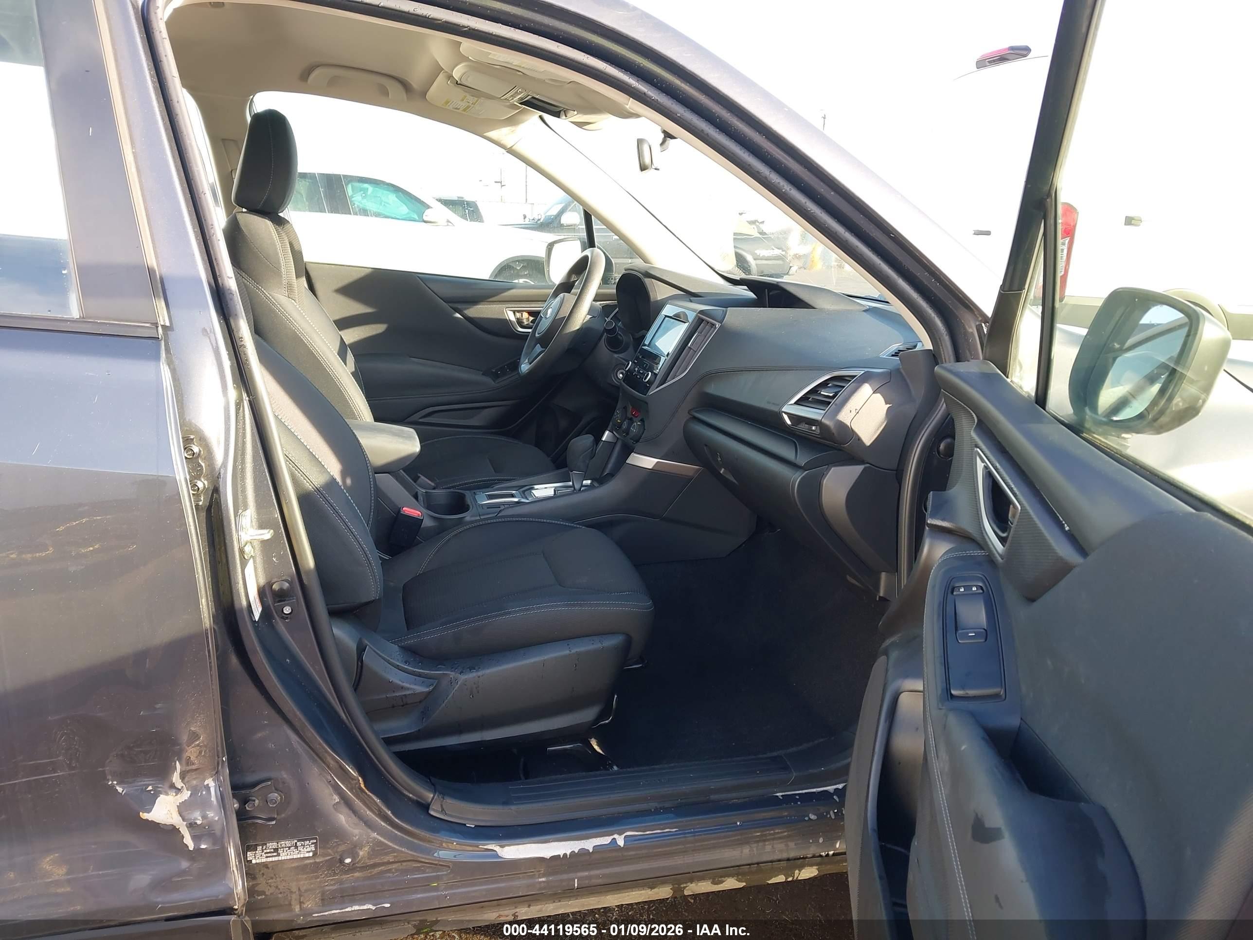 SUBARU FORESTER image 5