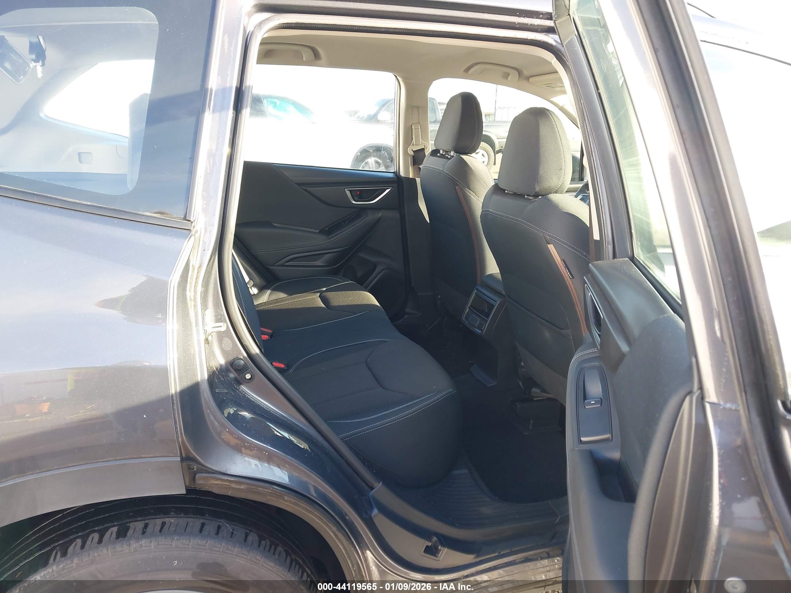 SUBARU FORESTER image 8