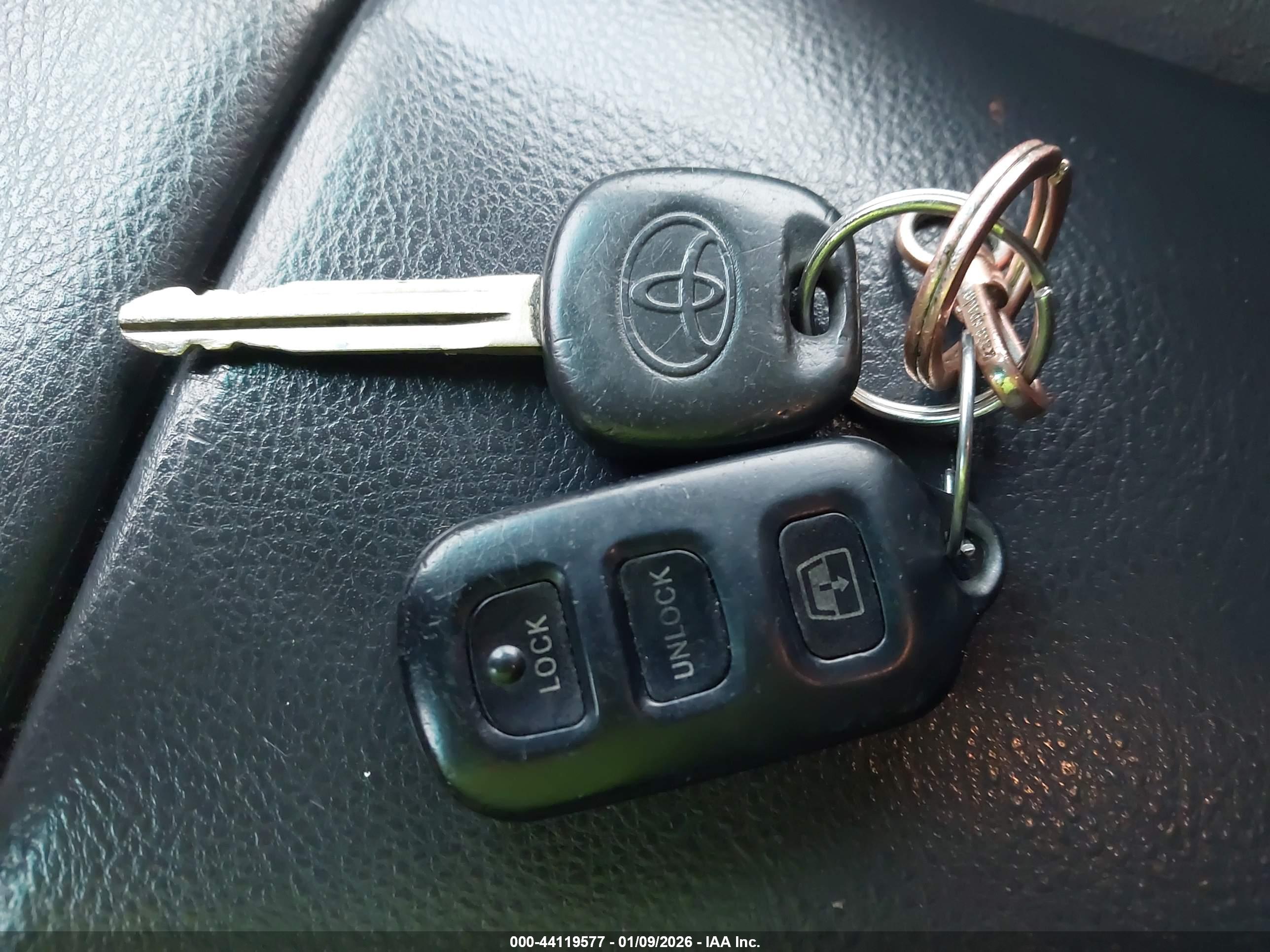 TOYOTA 4RUNNER image 11