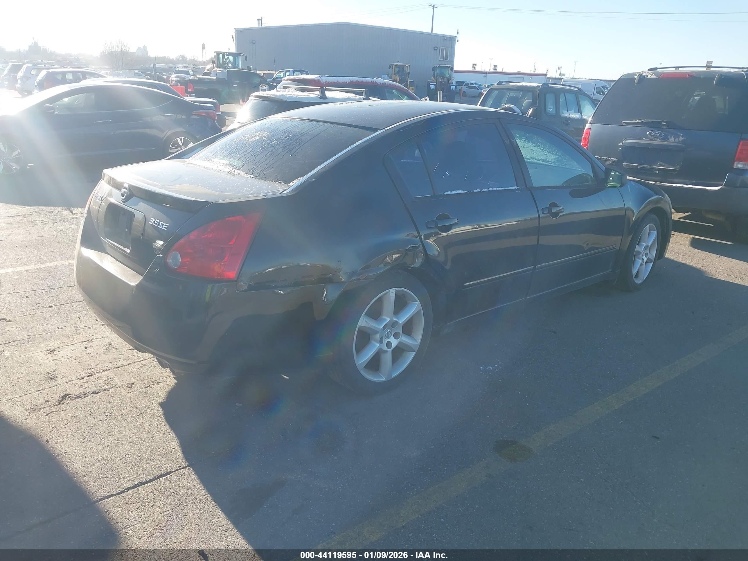 NISSAN MAXIMA image 4