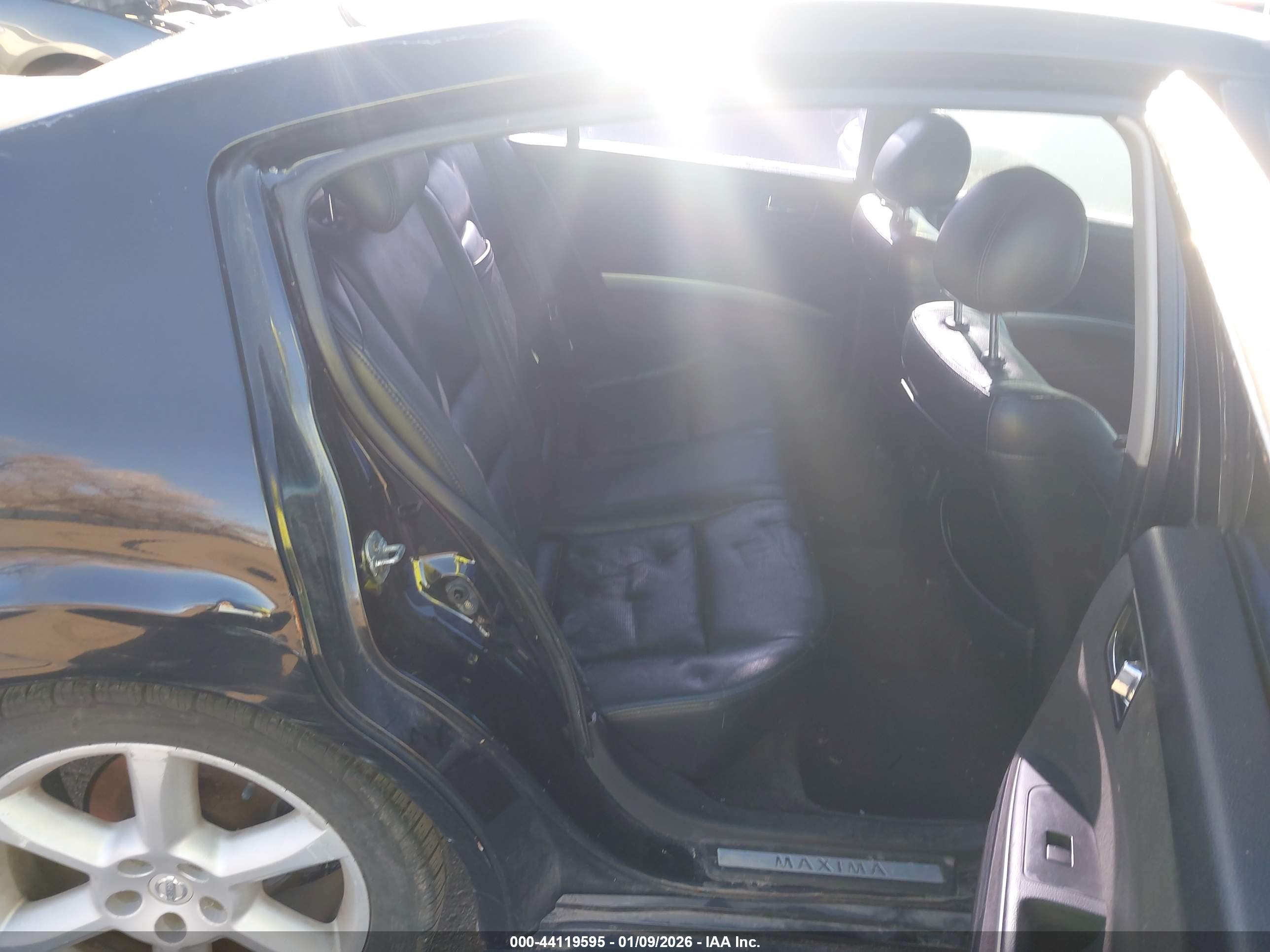 NISSAN MAXIMA image 8