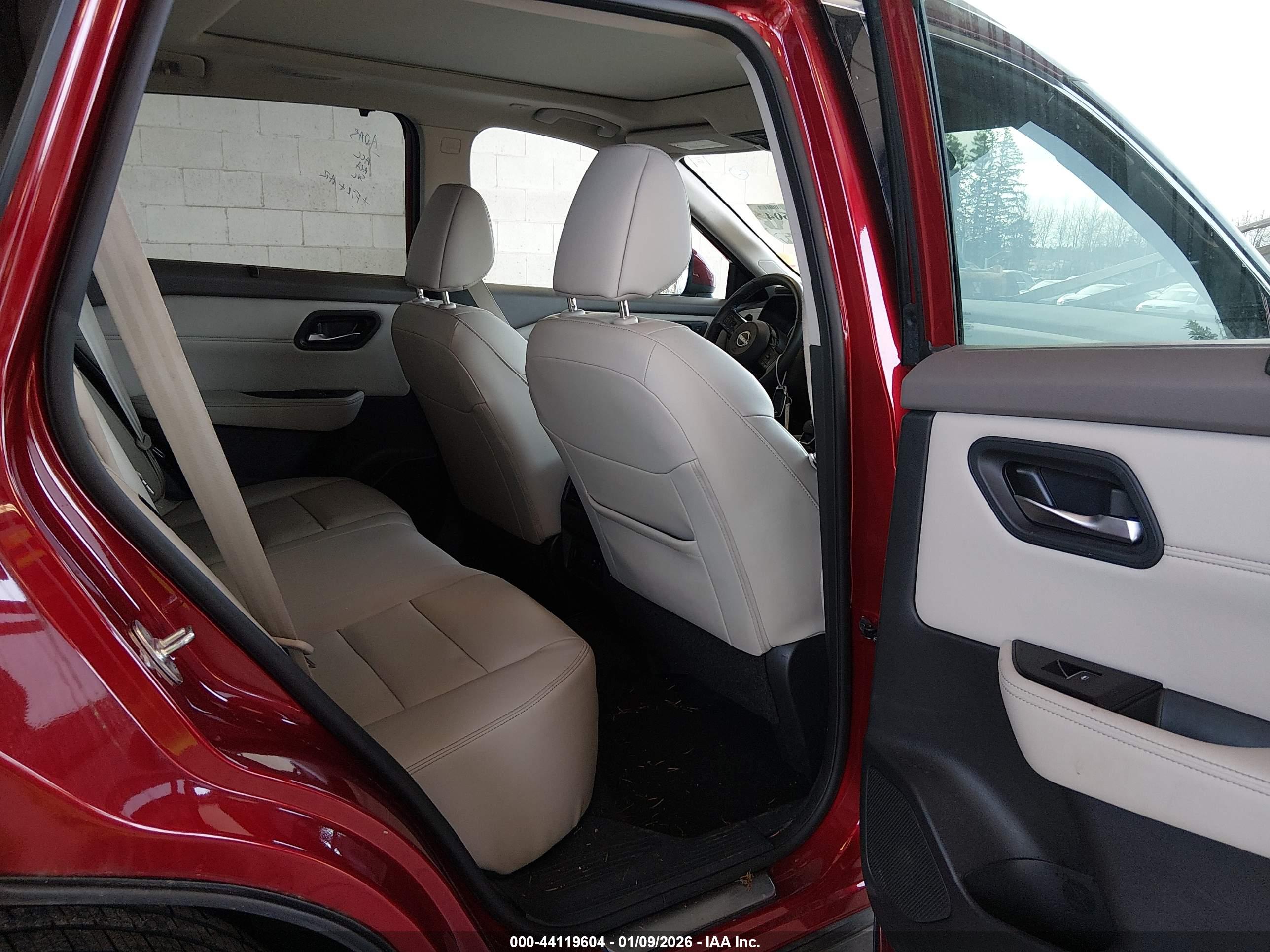 NISSAN ROGUE image 8