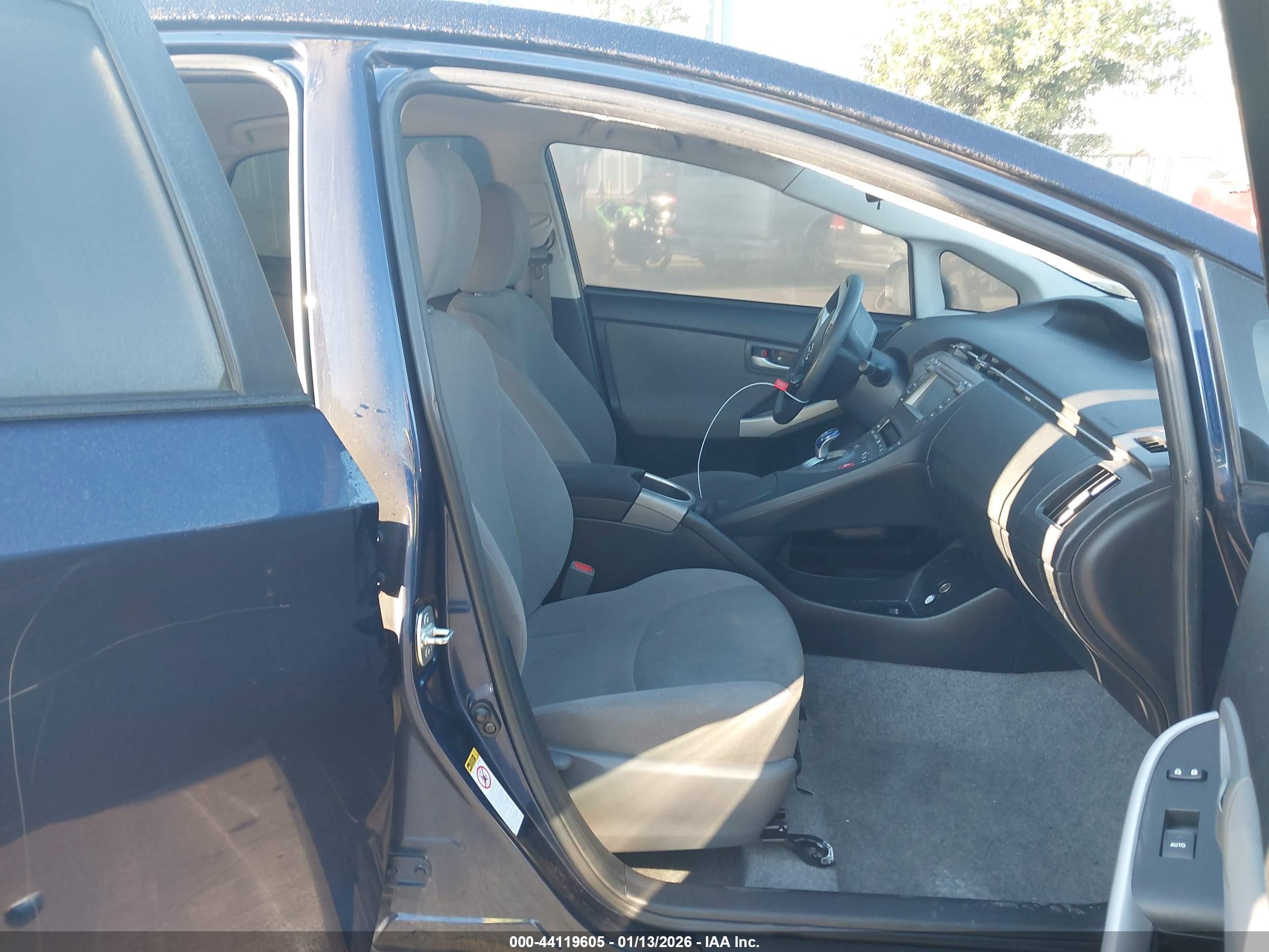 TOYOTA PRIUS image 5