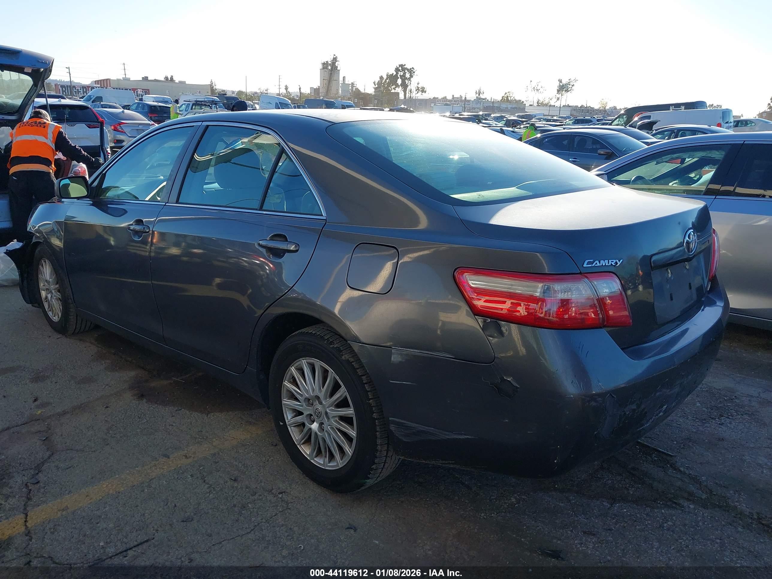 TOYOTA CAMRY image 3