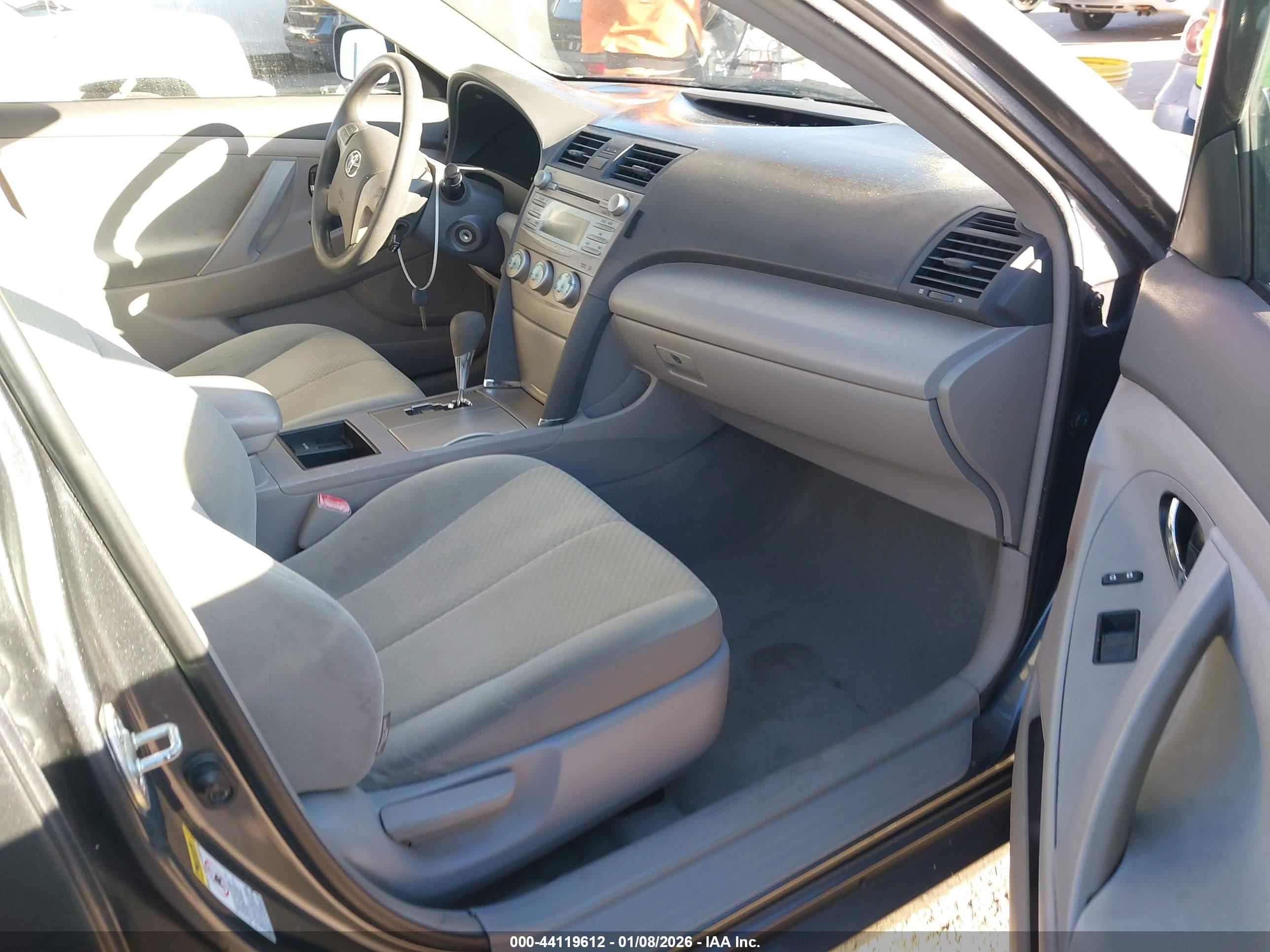 TOYOTA CAMRY image 5